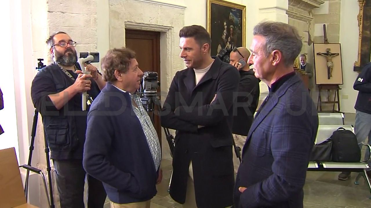  Joaquín Sánchez charlando junto a los organizadores del torneo.