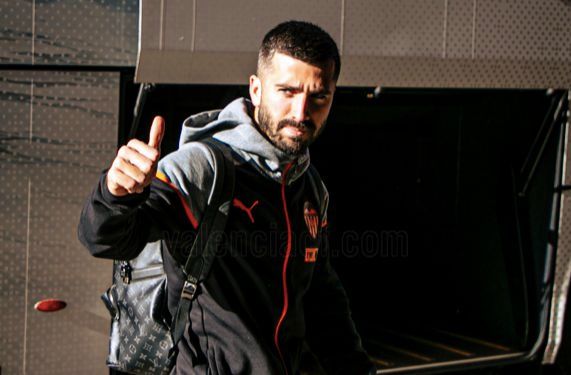  José Gayà llega a Mestalla.