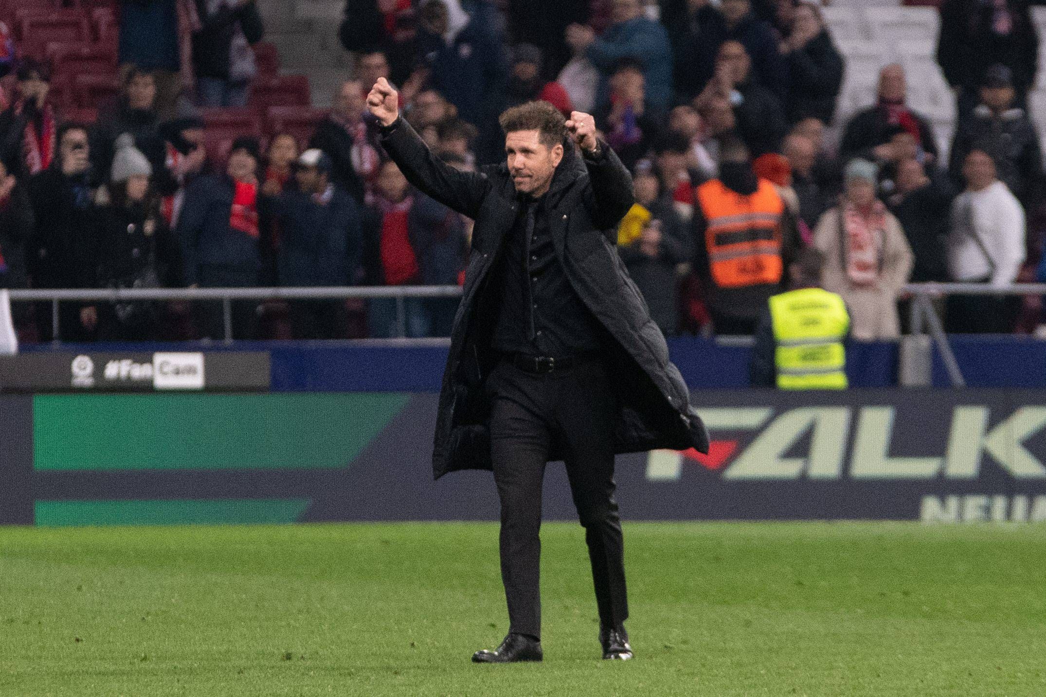 Diego Pablo Simeone festeja un triunfo en el Metropolitano.