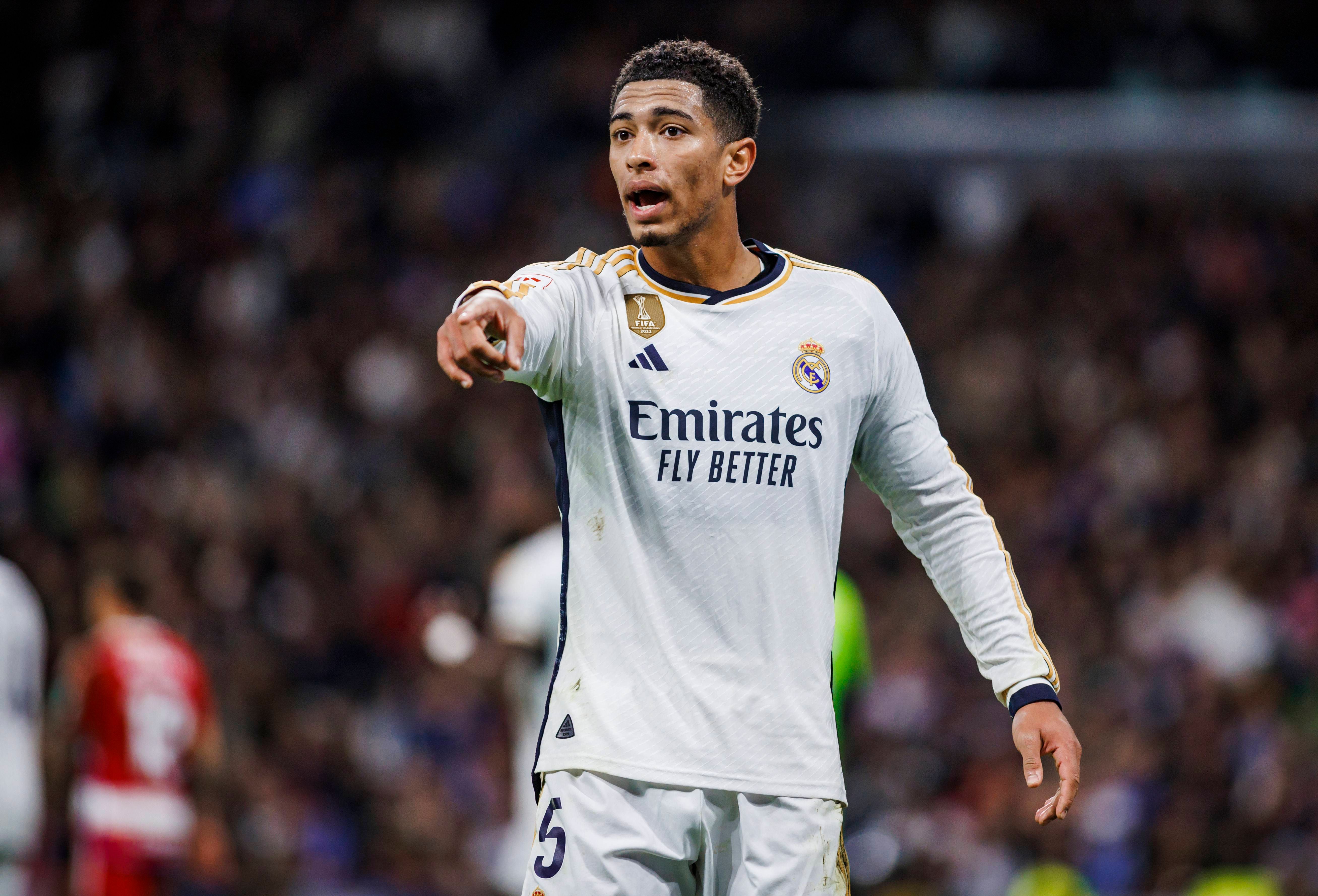 Jude Bellingham dando instrucciones en el Real Madrid-Granada.