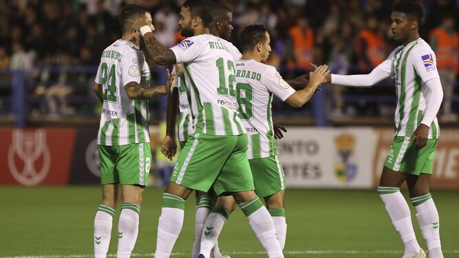 Celebración en el gol del Betis frente al Hernán Cortes