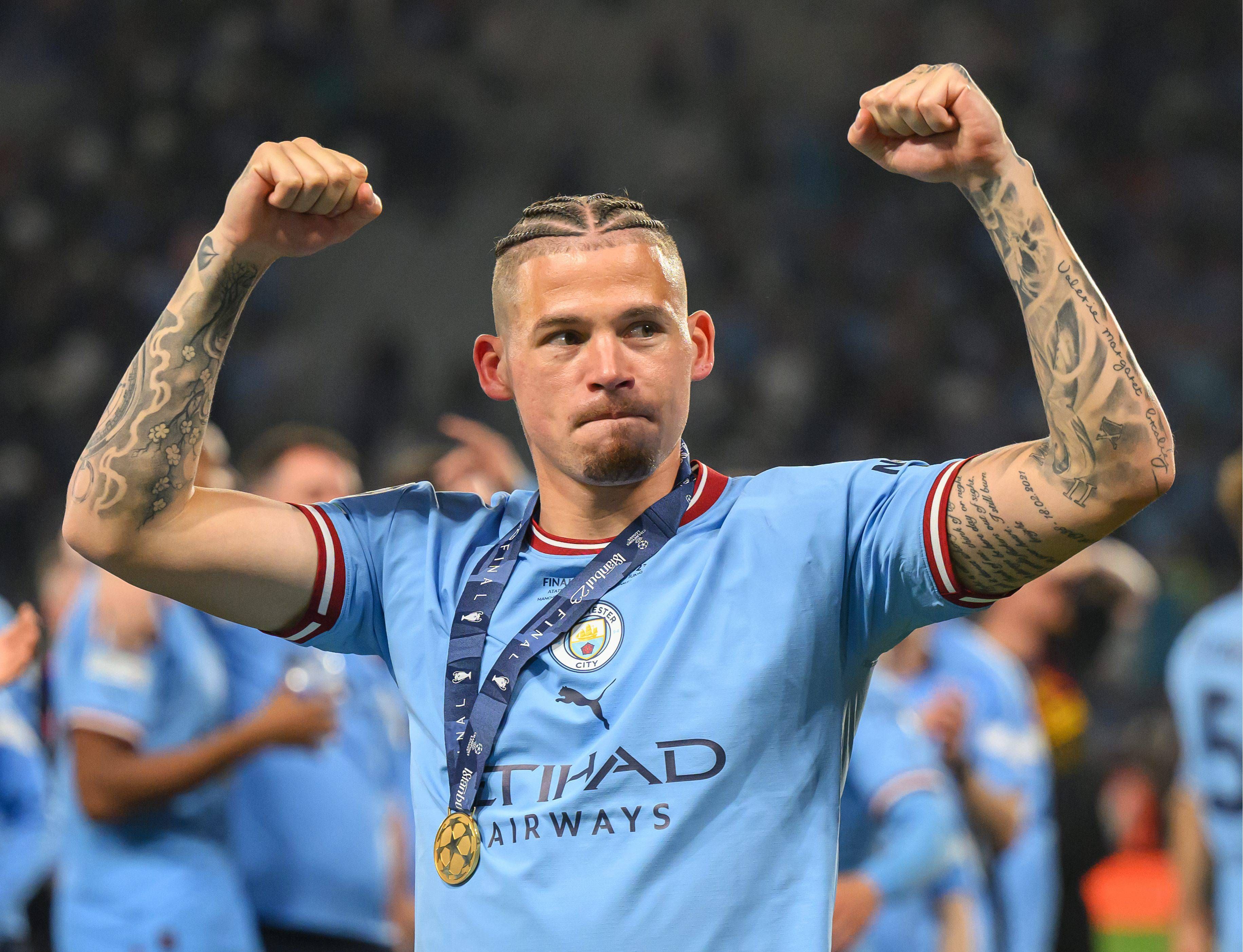  Kalvin Phillips celebra la Champions ganada con el City.