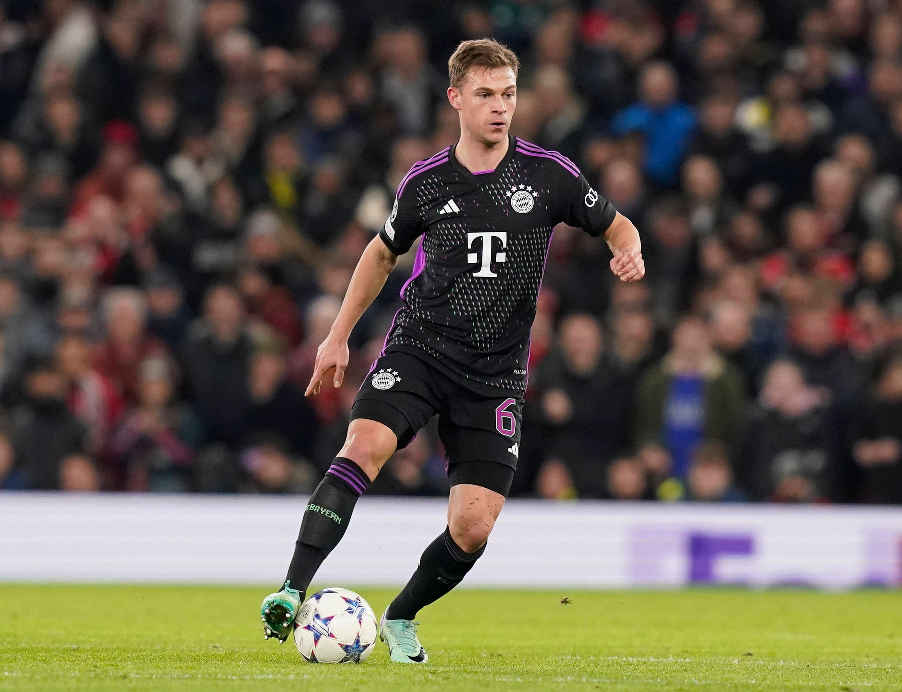 Kimmich, con el balón en los pies en un partido del Bayern (FOTO: Cordón Press).