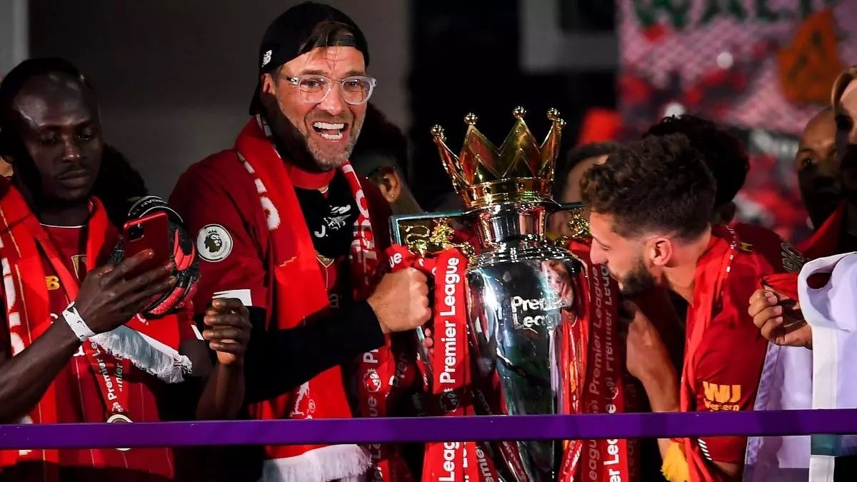  Jürgen Klopp levanta la Premier con el Liverpool..