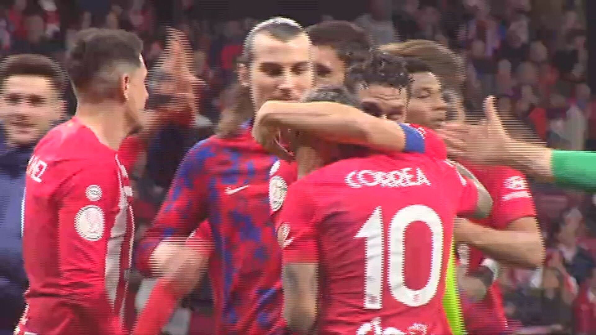 Koke junto a Ángel Correa tras finalizar el encuentro