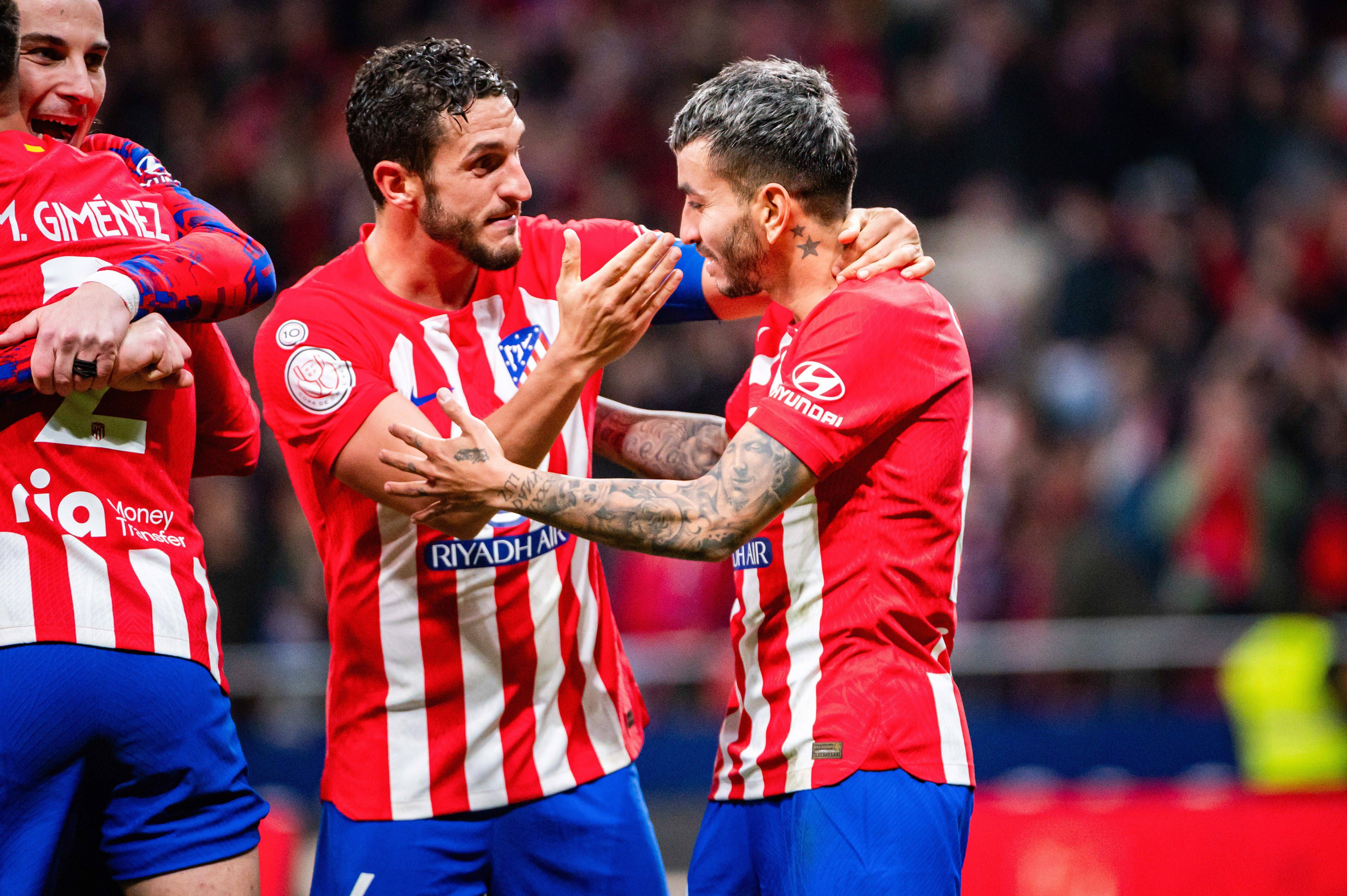  Koke y Correa celebran el gol del Atlético al Sevilla en Copa.