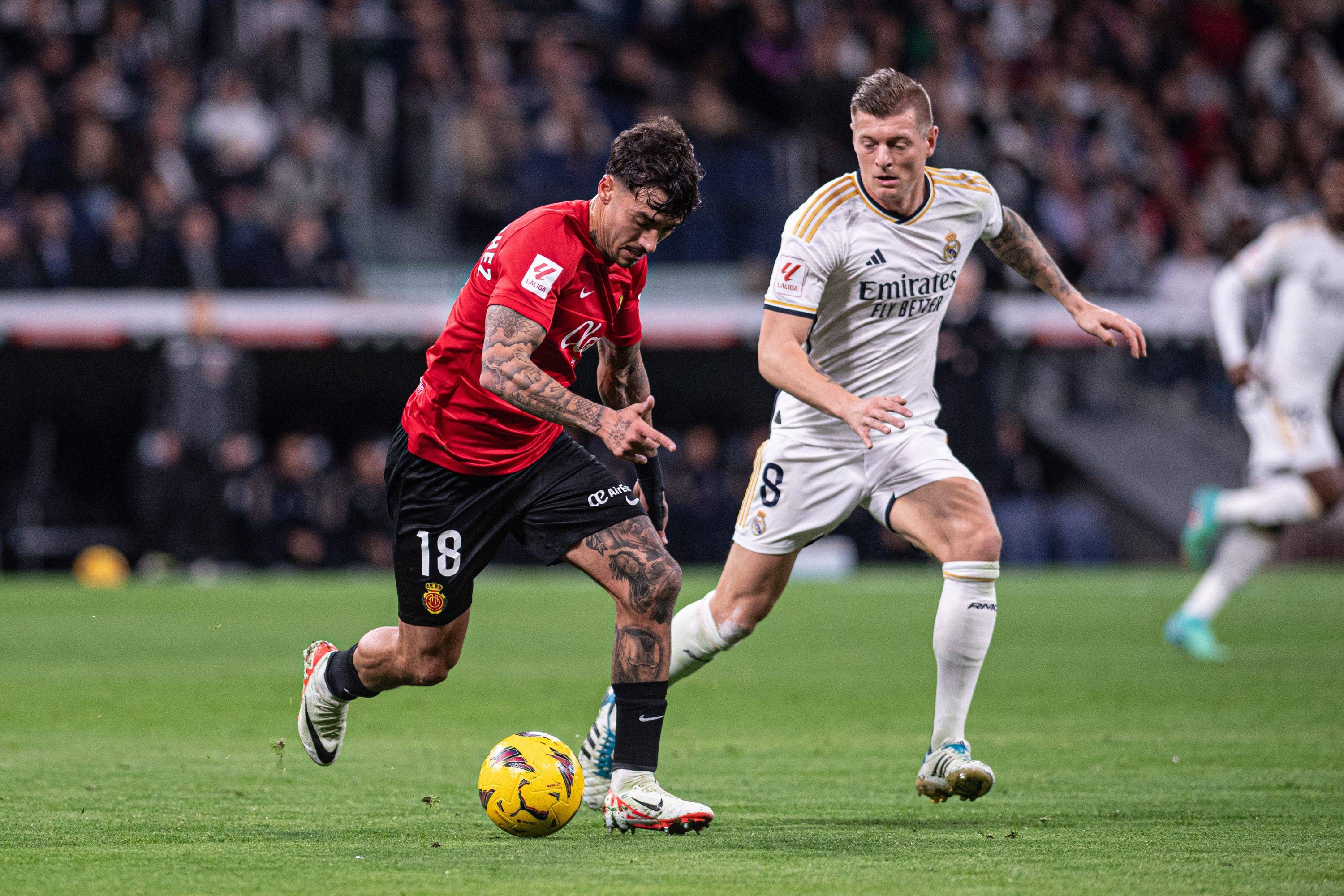  Kroos y Antonio Sánchez, en una jugada del Real Madrid-Mallorca (FOTO: Cordón Press).