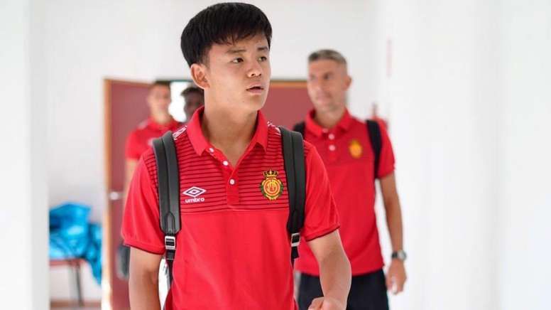  Kubo, que fue canterano del Barcelona, en la concentración con el Mallorca.