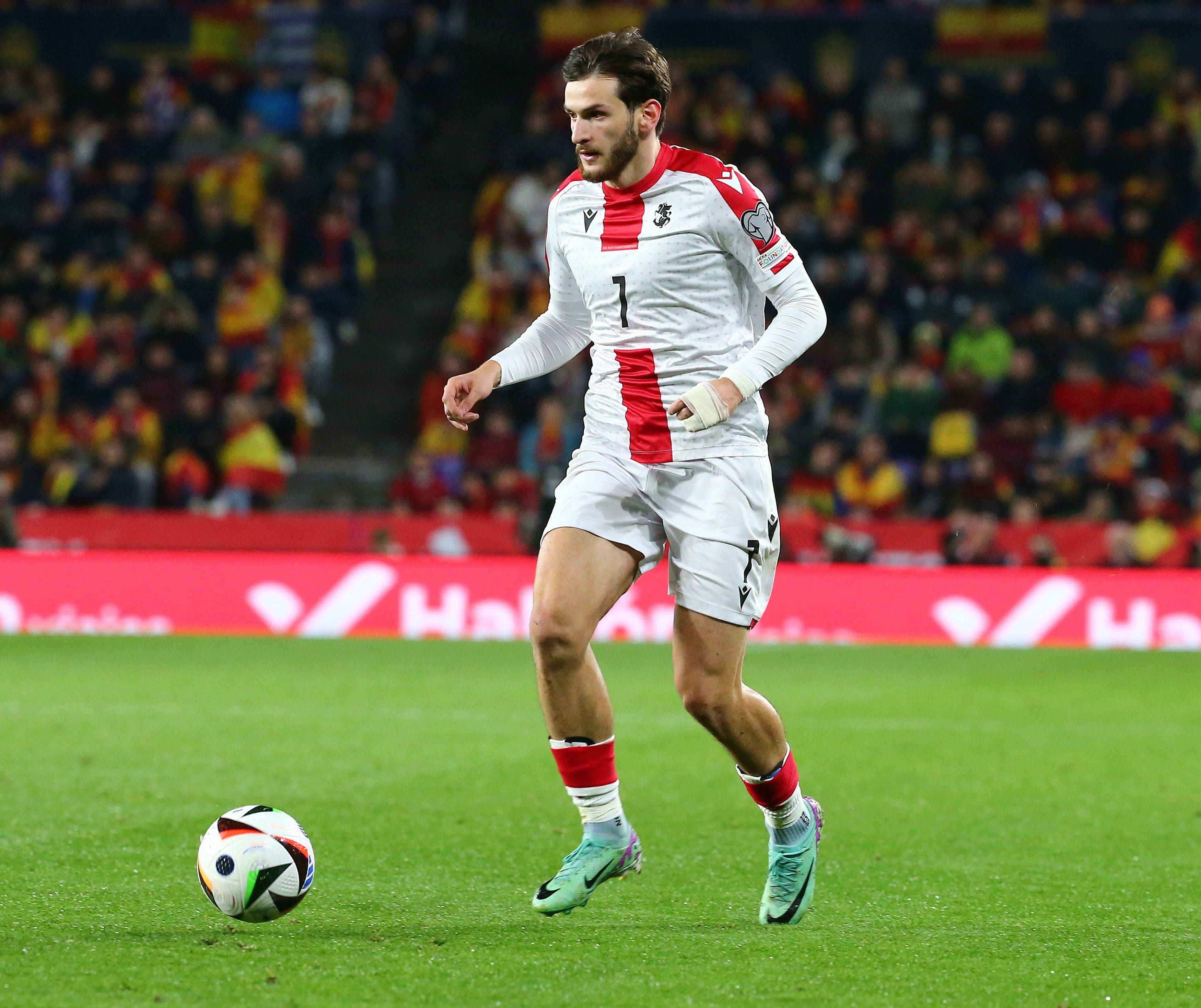 Kvicha Kvaratskhelia se perderá las semis de la repesca.