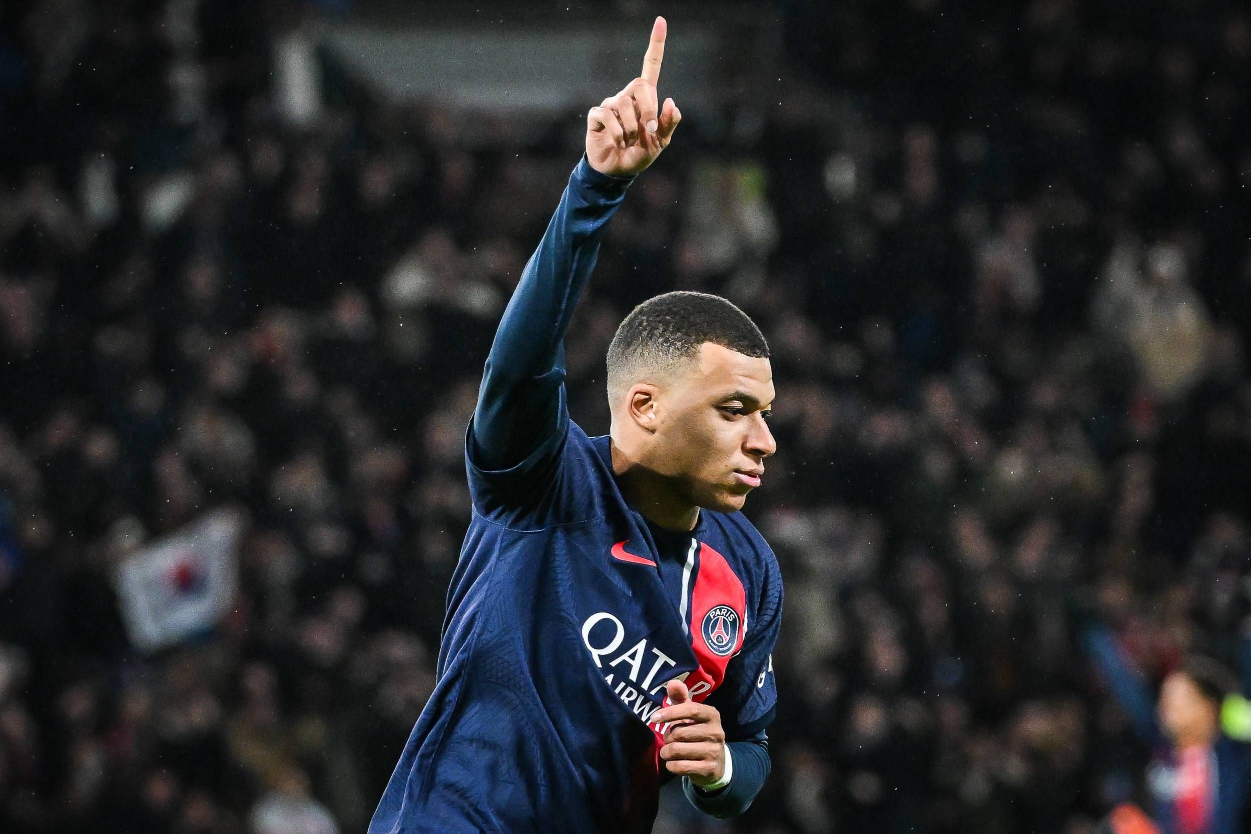 Kylian Mbappé celebra un gol con el PSG.