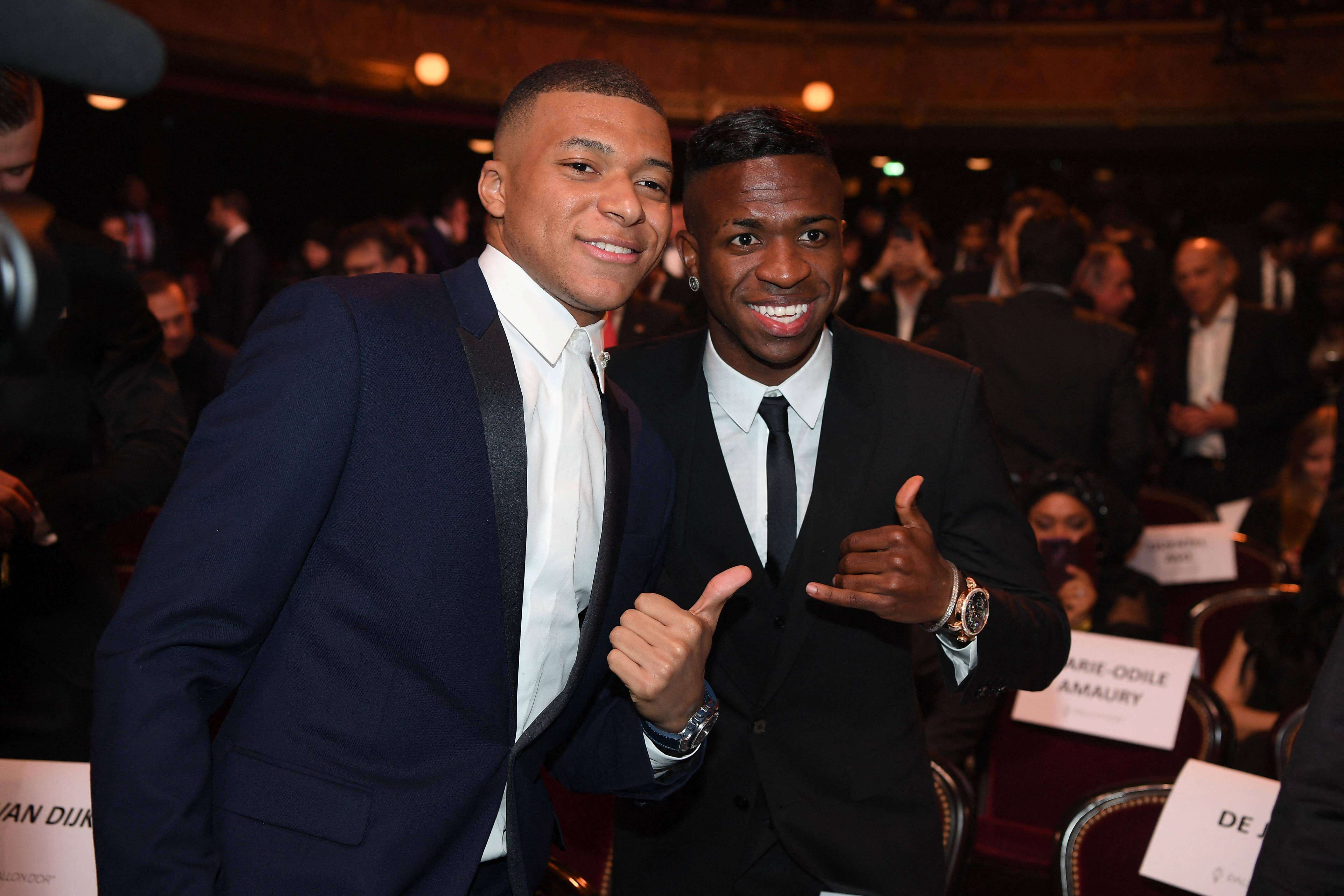  Kylian Mbappé y Vinicius en la gala del Balón de Oro