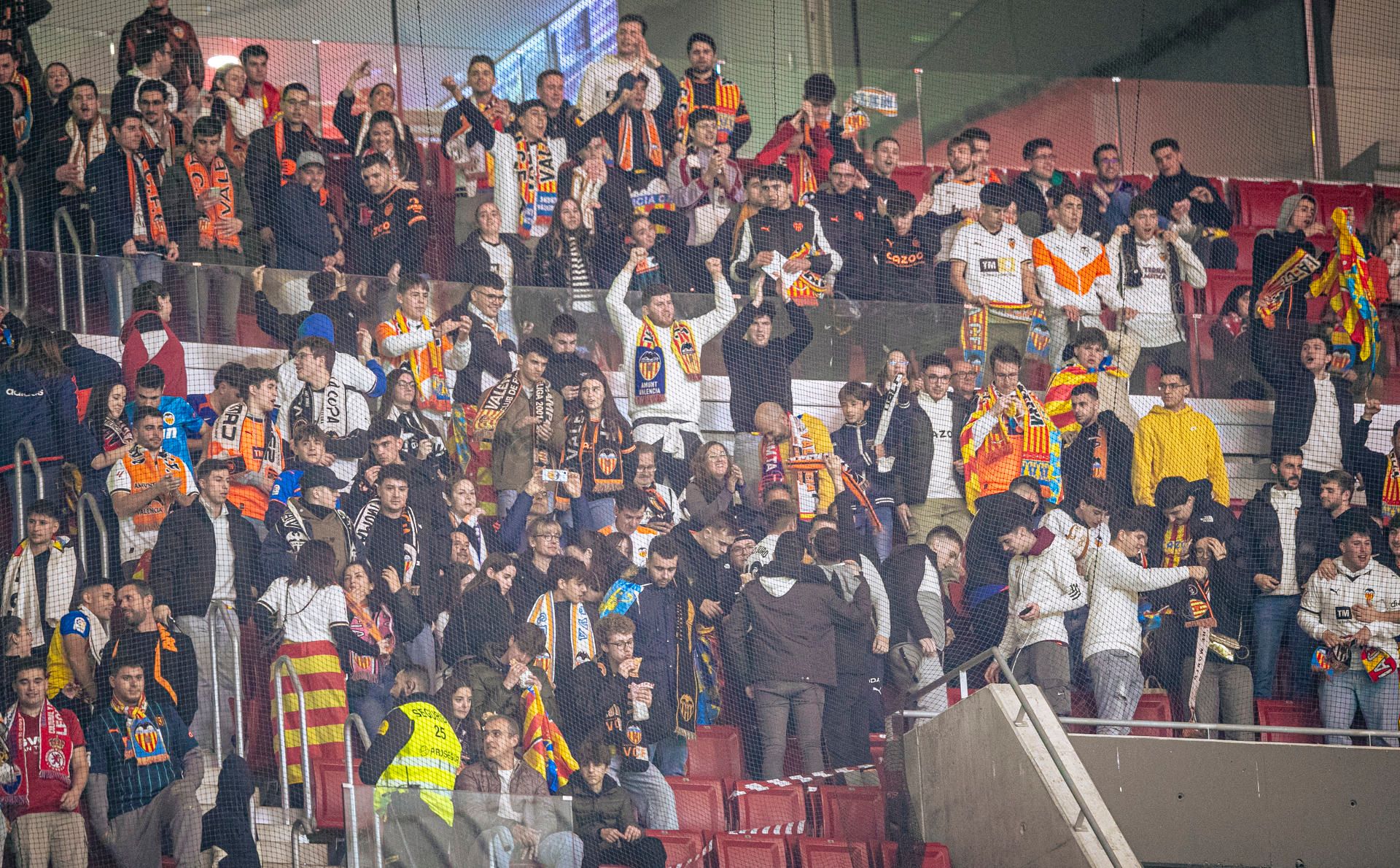  La afición del Valencia CF, en el Metropolitano.