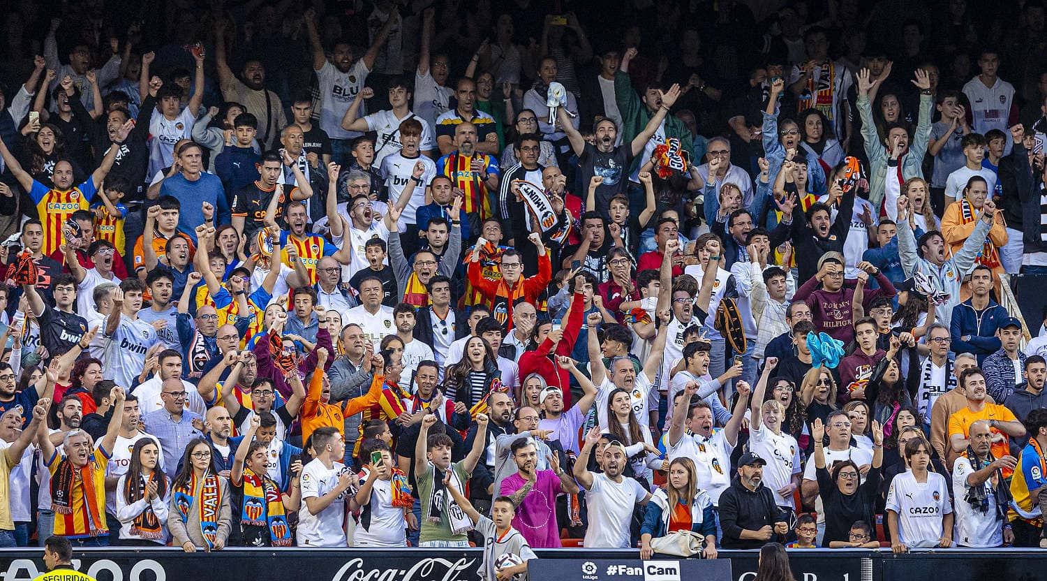  La afición en Mestalla, ante el RCD Espanyol.
