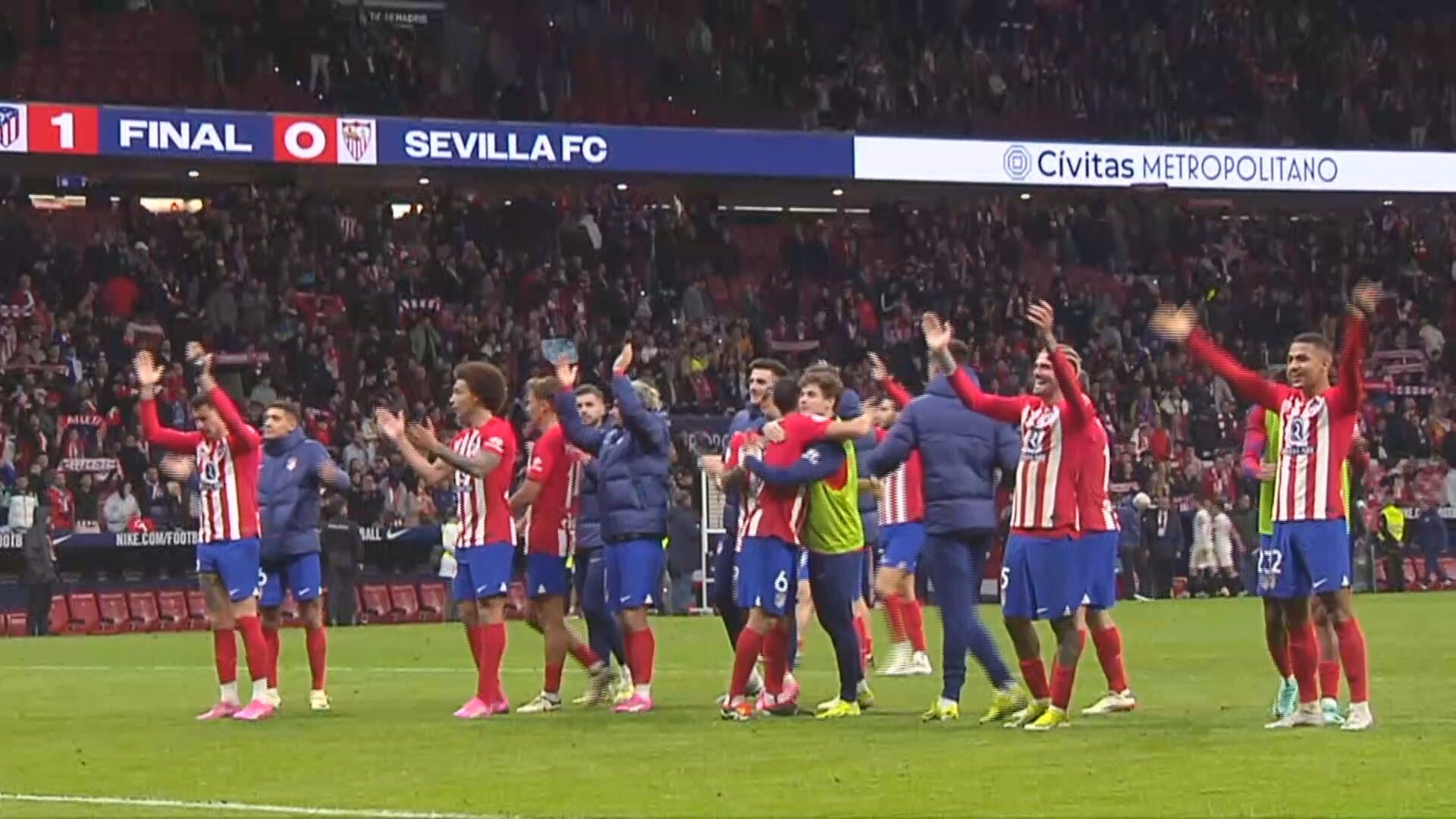  La celebración del Atlético de Madrid tras el partido ante el Sevilla.