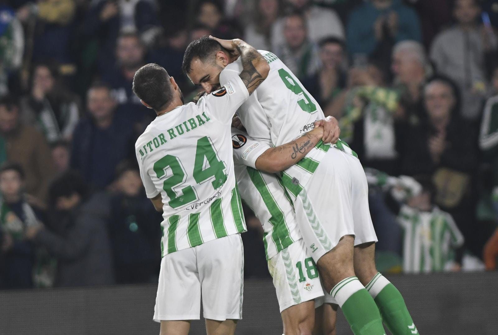 La celebración del gol de Borja Iglesias al Aris