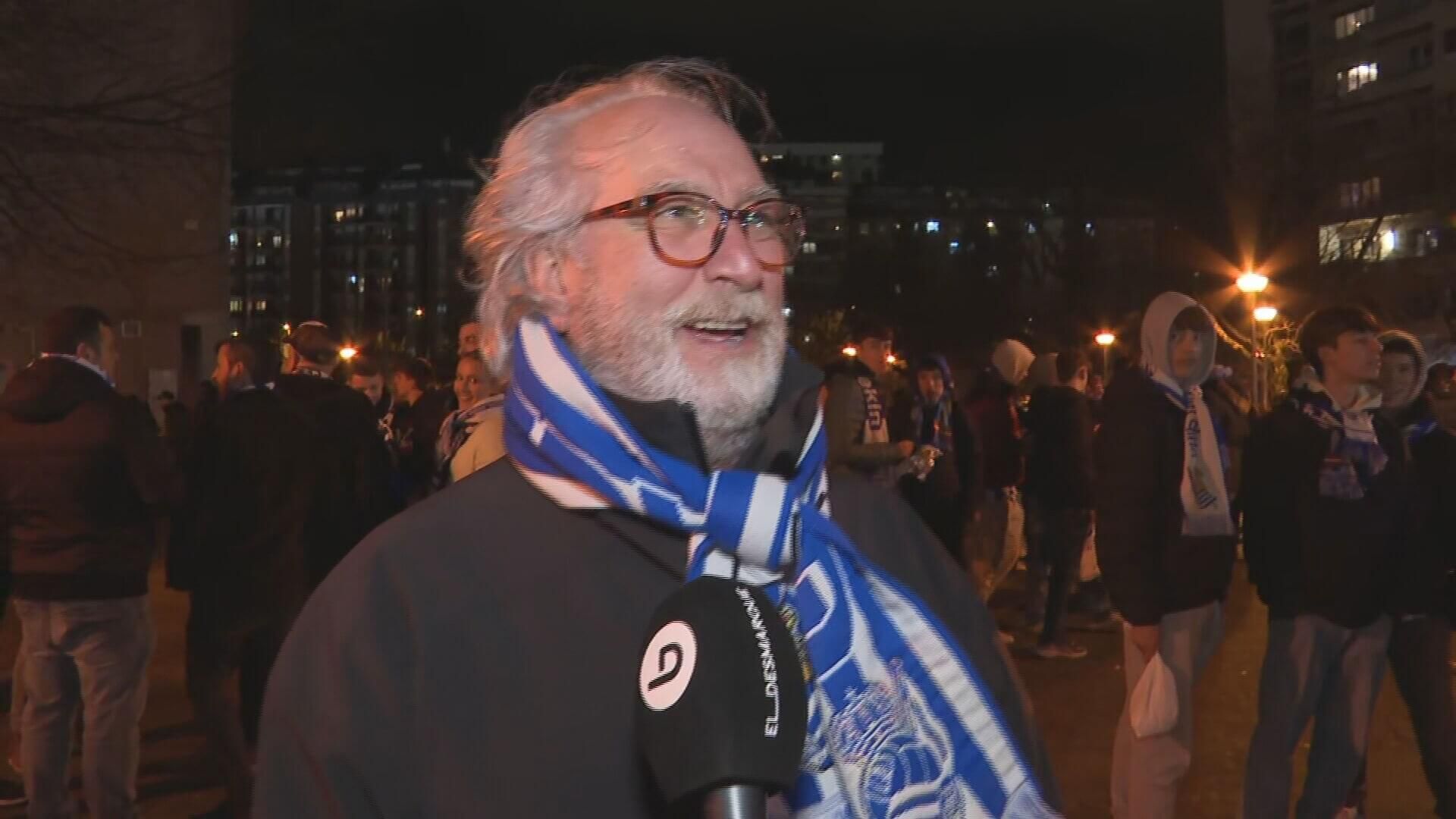 La emoción de un txuri-urdin tras ver el recibimiento al equipo.