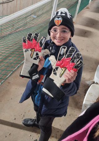  Manel, justo después de recibir los guantes de Jaume Doménech.