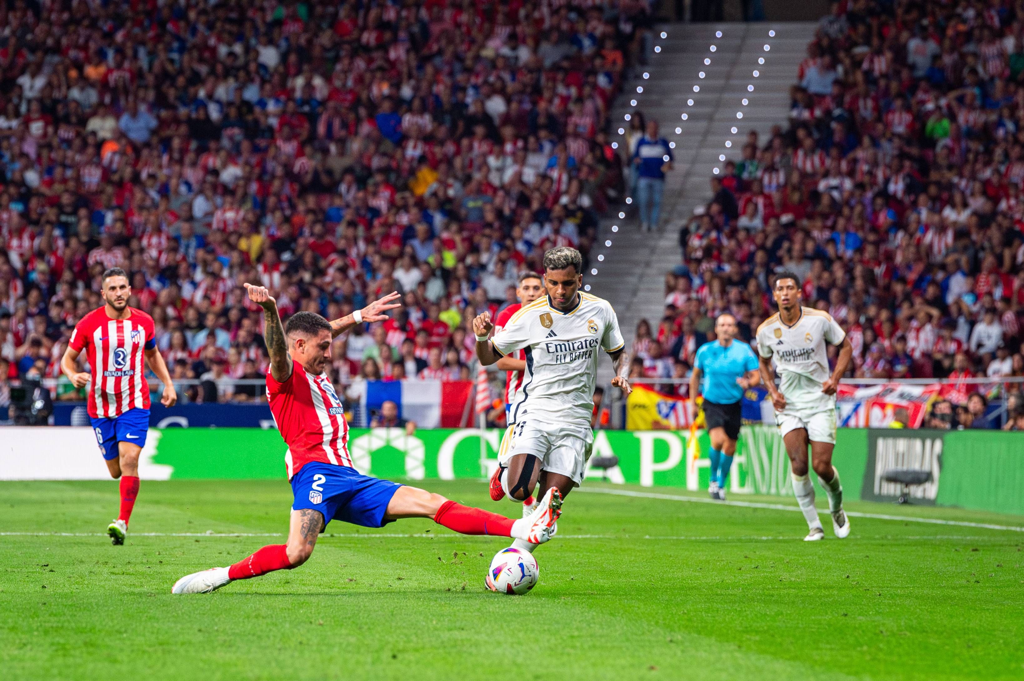 La entrada de Giménez sobre Rodrygo en el Civitas Metropolitnao (Cordon Press)