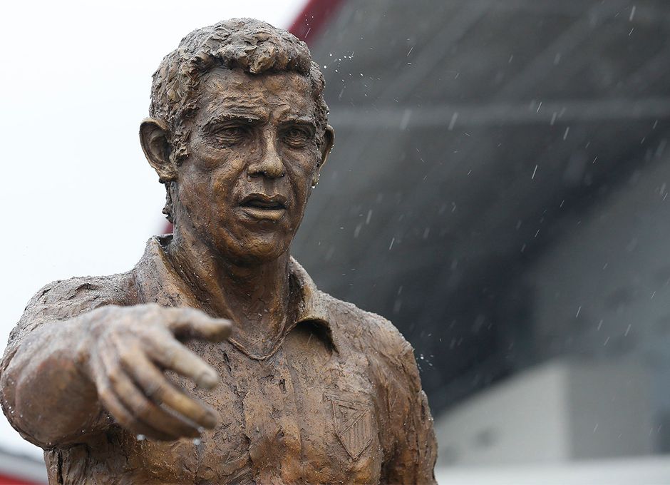  La estatua de Luis Aragonés, en el Metropolitano.