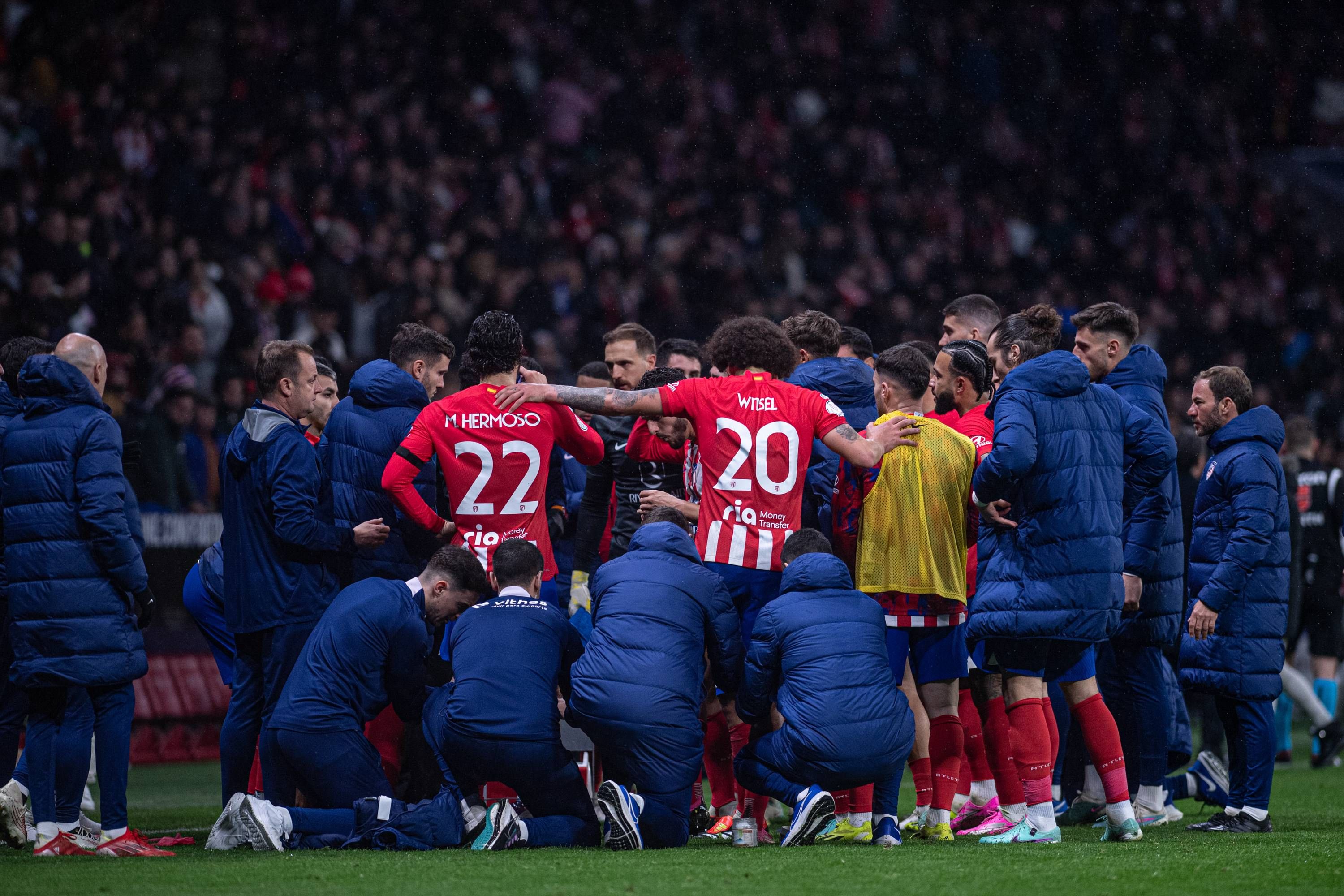  La 'piña' de Atlético en la prórroga frente al Real Madrid (Corodn Press)