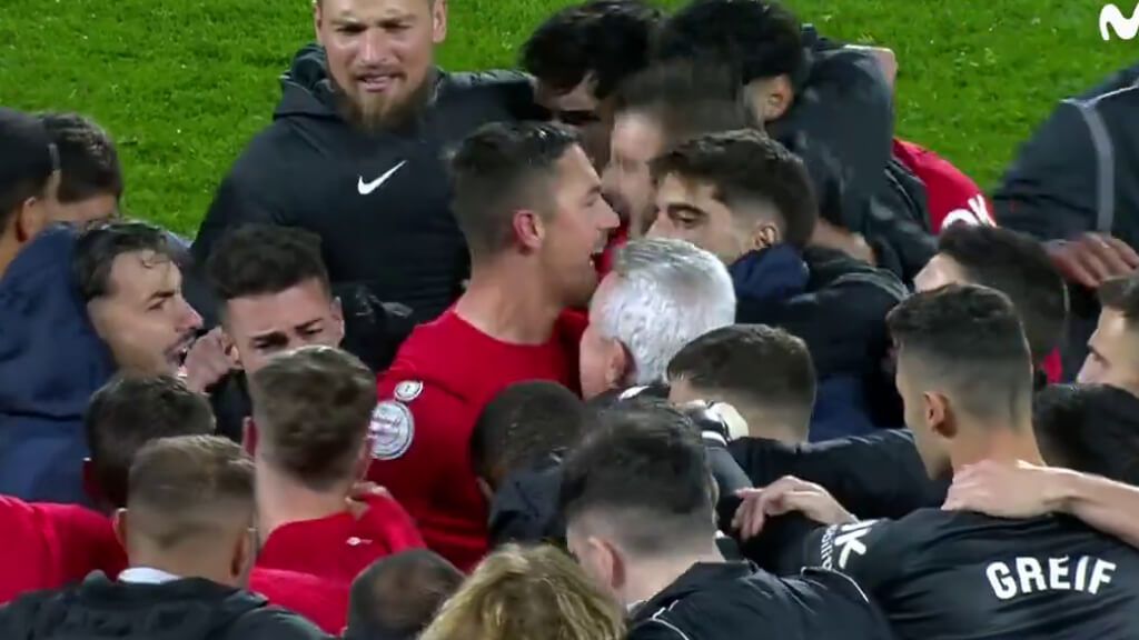  La piña del Mallorca antes de la tanda de penaltis. (Redes Sociales)