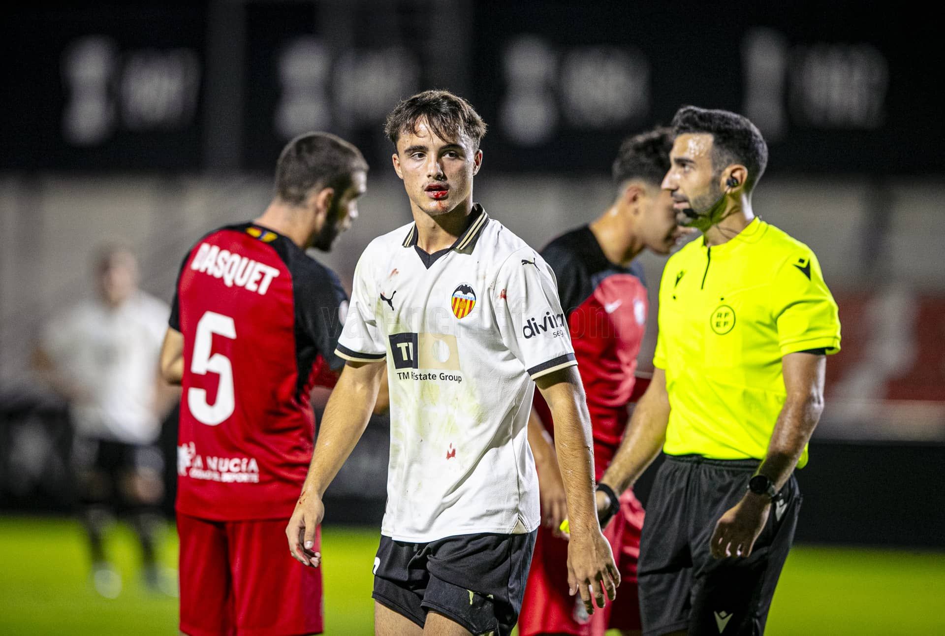 La 'Quinta del Pipo' saca de la crisis al VCF Mestalla sobre la bocina.