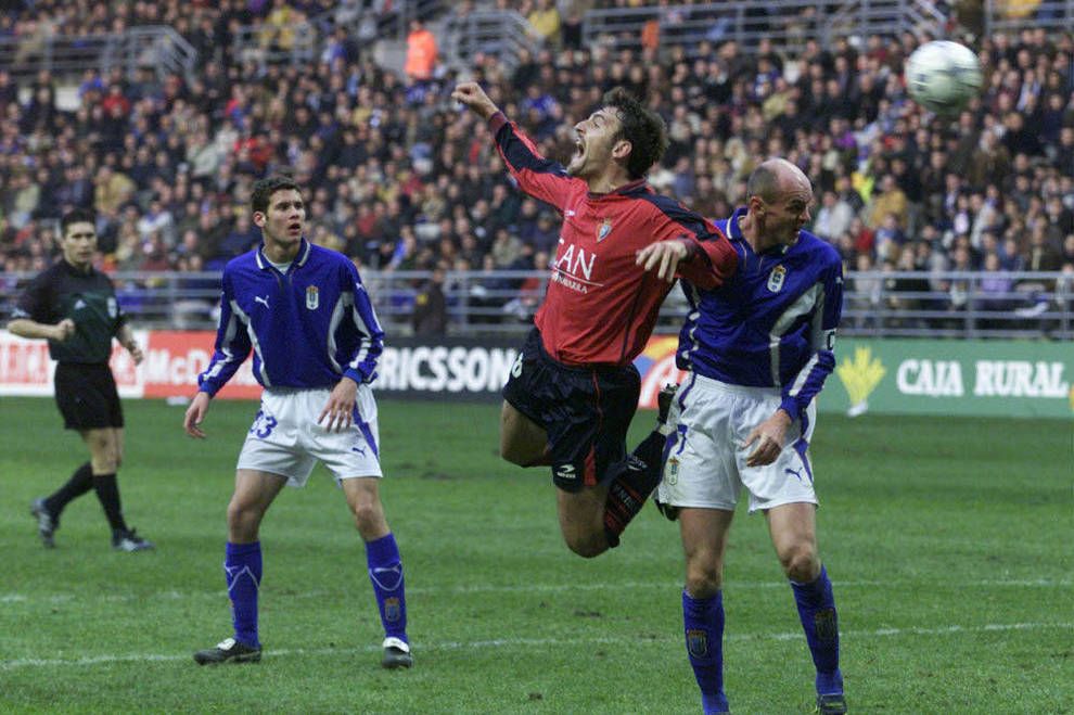 Lance entre el Real Oviedo-Osasuna de la temporada 2000/01 disputado en el Tartiere.
