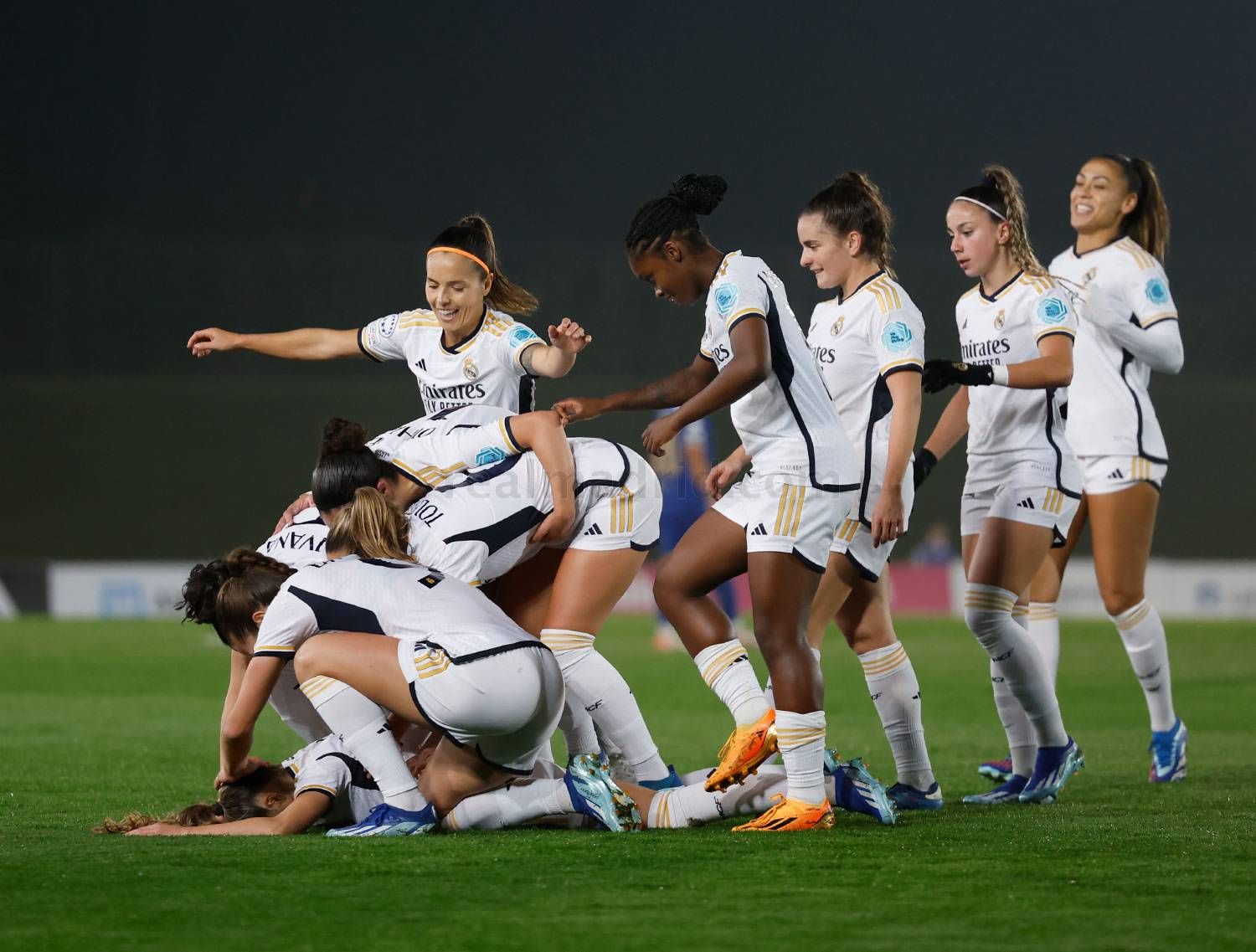 Las jugadoras del Real Madrid celebran el empate contra el Chelsea (Real Madrid)