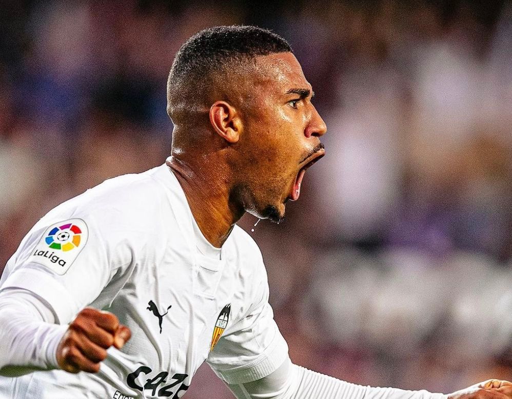 Lino celebra el 1-1 en Mestalla