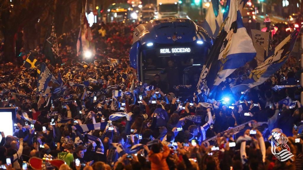  Llegada del autobús de la Real Sociedad al Reale Arena en la semifinal del año pasado ante el Mirandés.