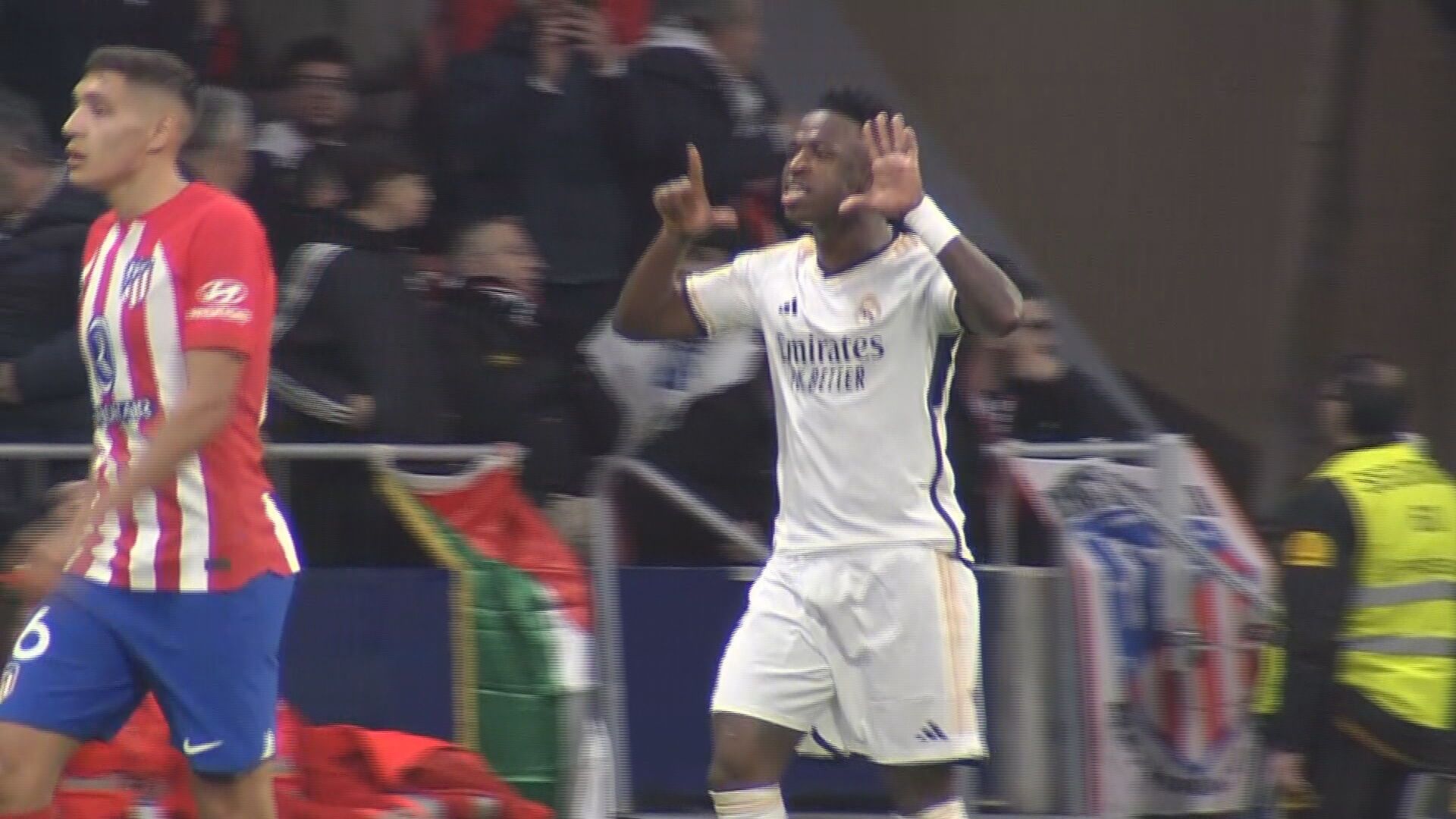 Los gestos de Vinicius al banquillo del Atlético de Madrid