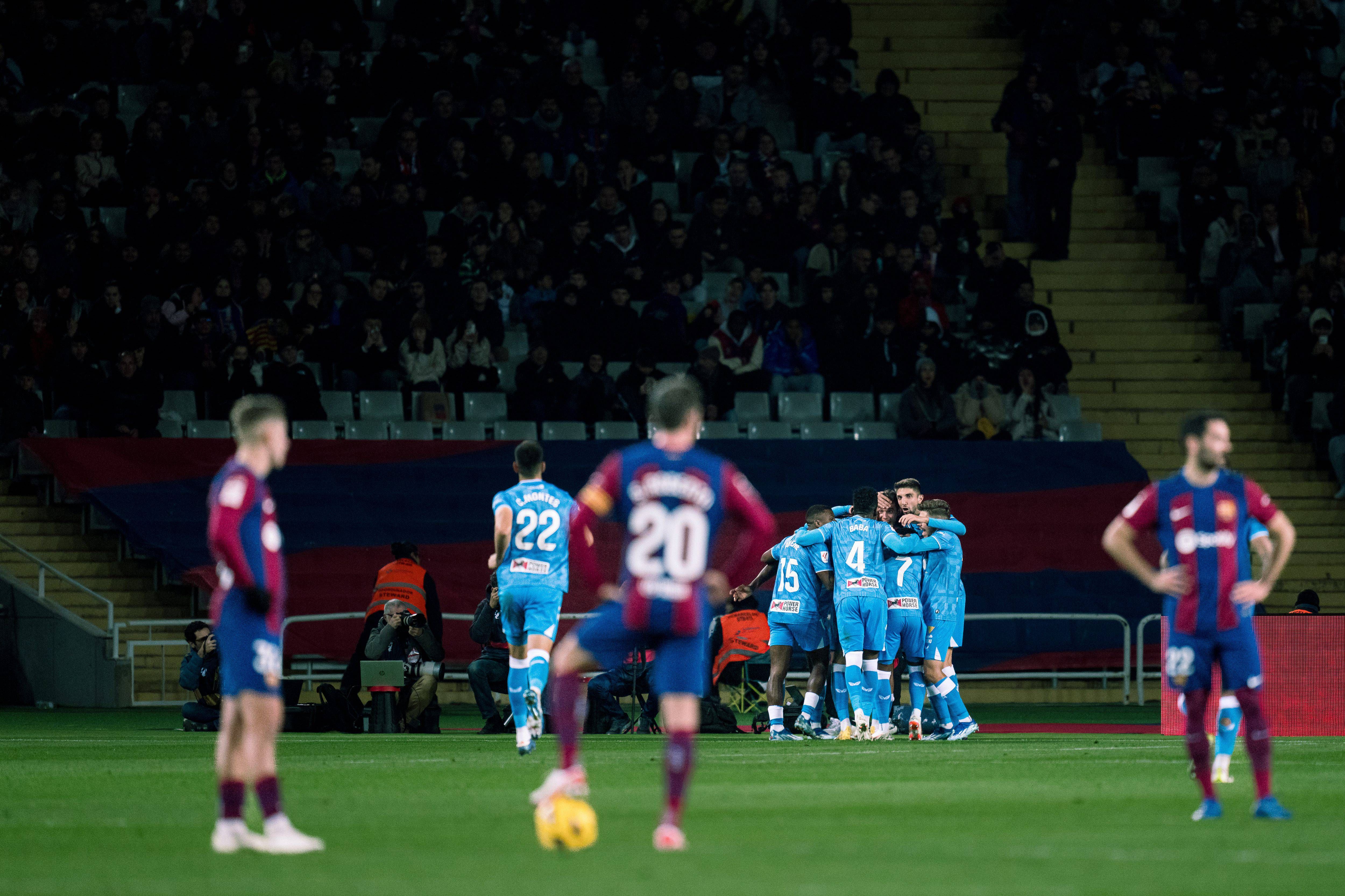  Los jugadores del Almeria, en el fondo, celebran uno de los goles (Cordon Press)