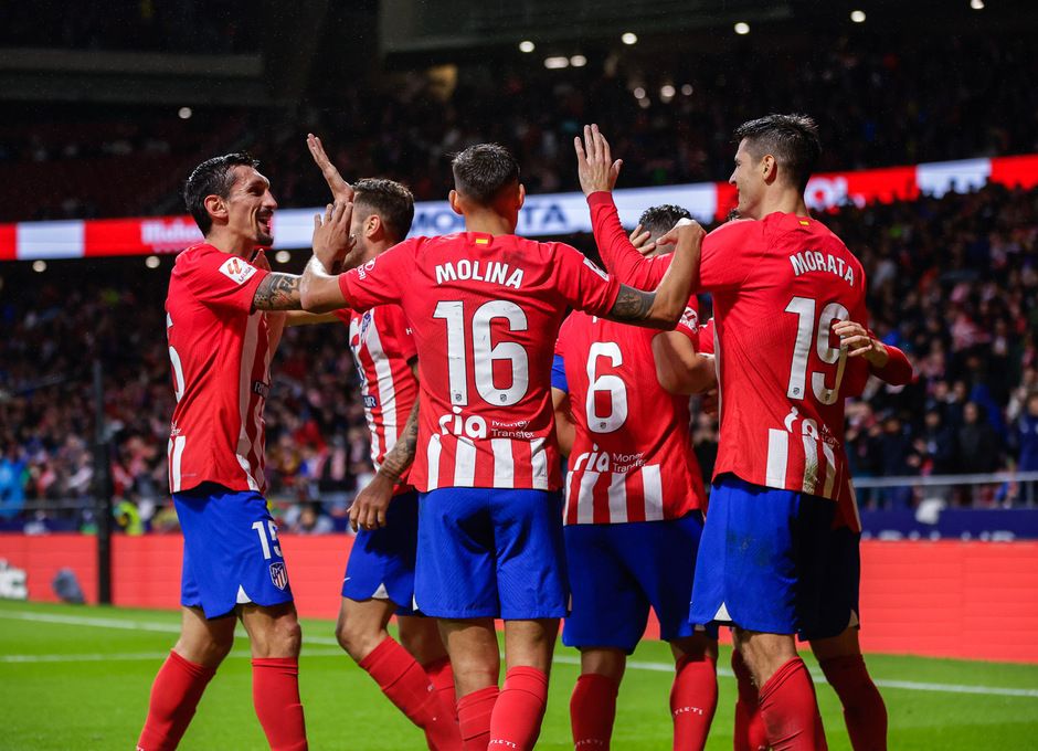  Los jugadores del Atlético celebran un gol ante el Alavés.