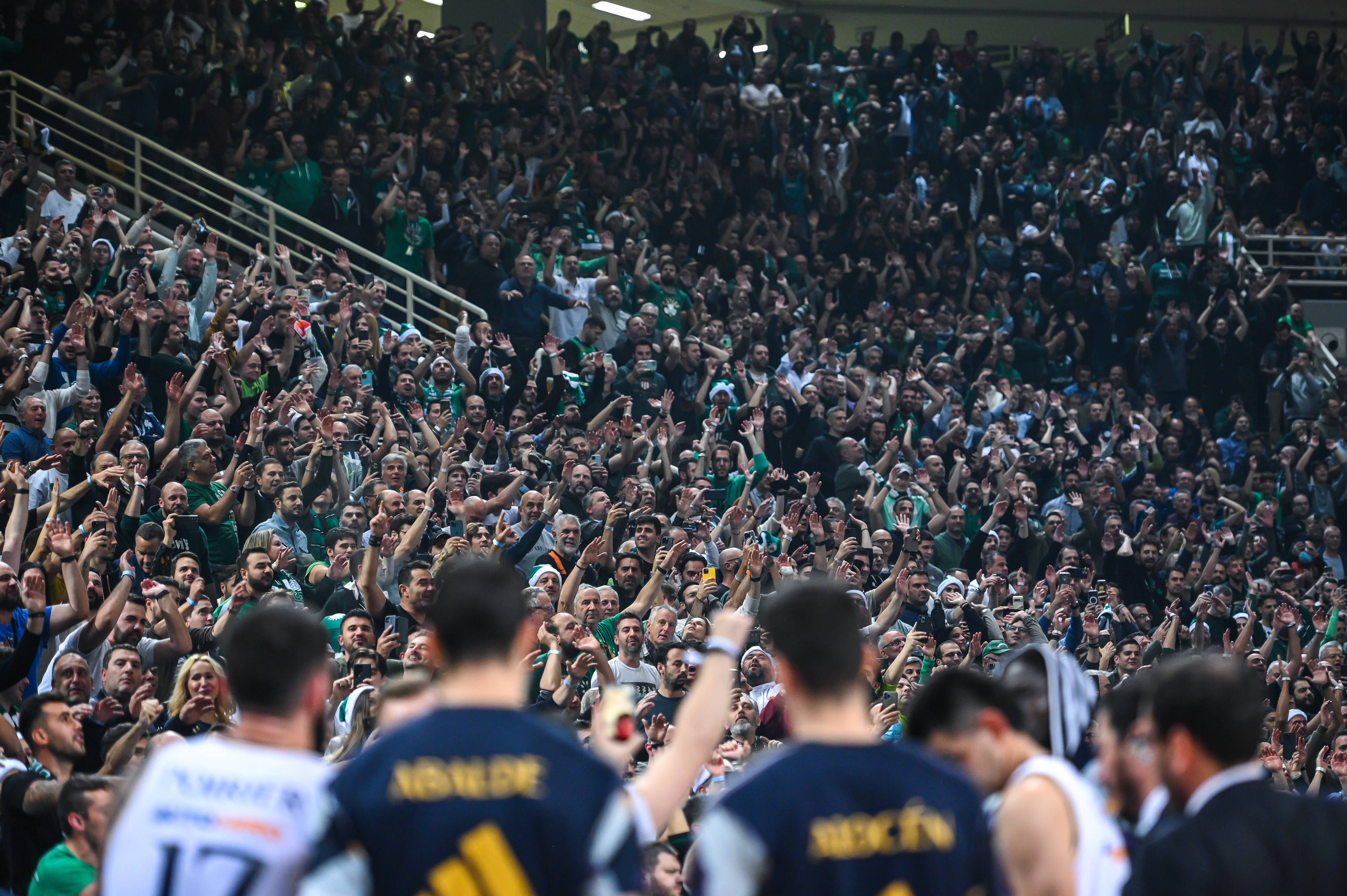  Los jugadores del Real Madrid en el pabellón del Panathinaikos.