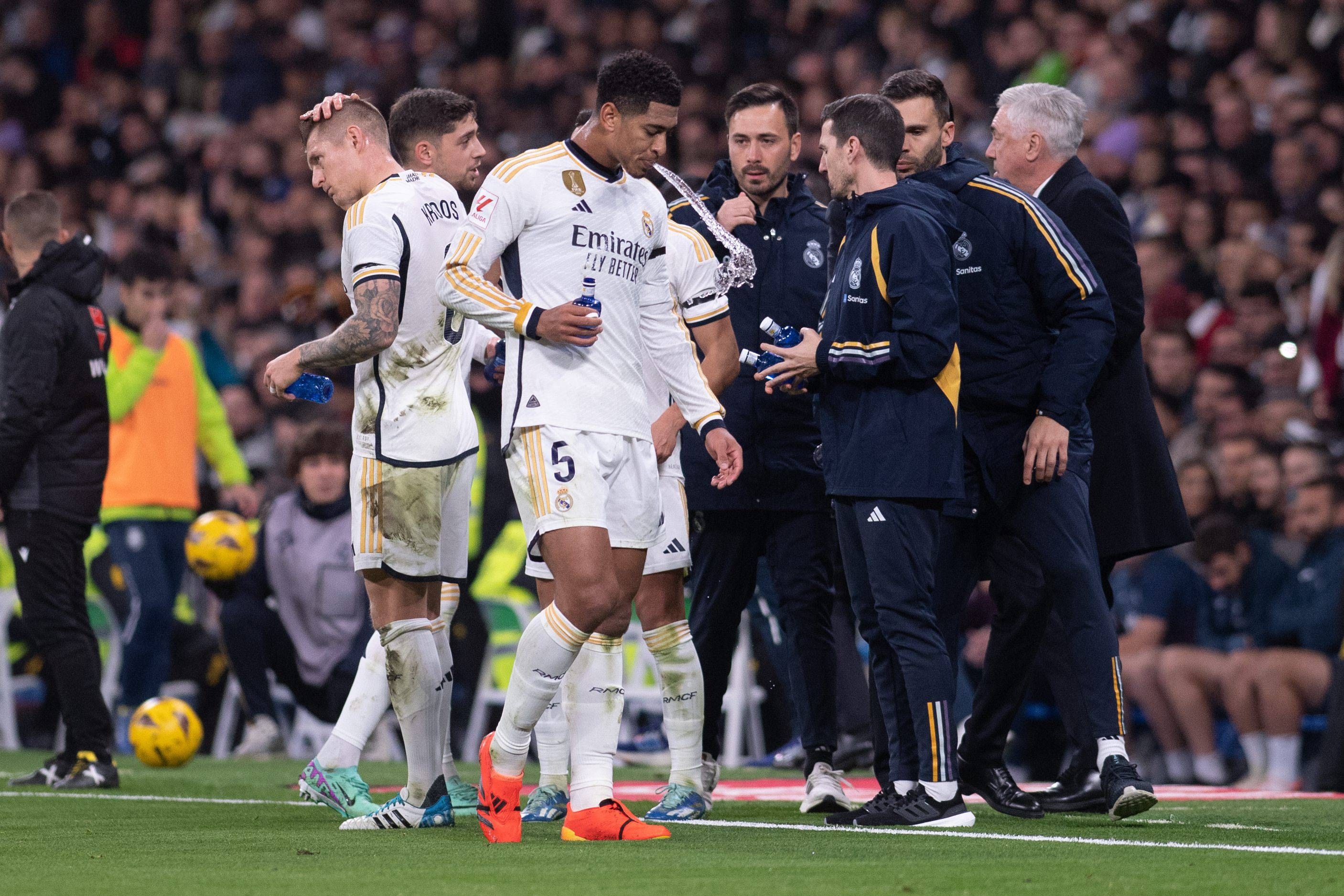  Los jugadores del Real Madrid, en la banda durante el partido (FOTO: Cordón Press).