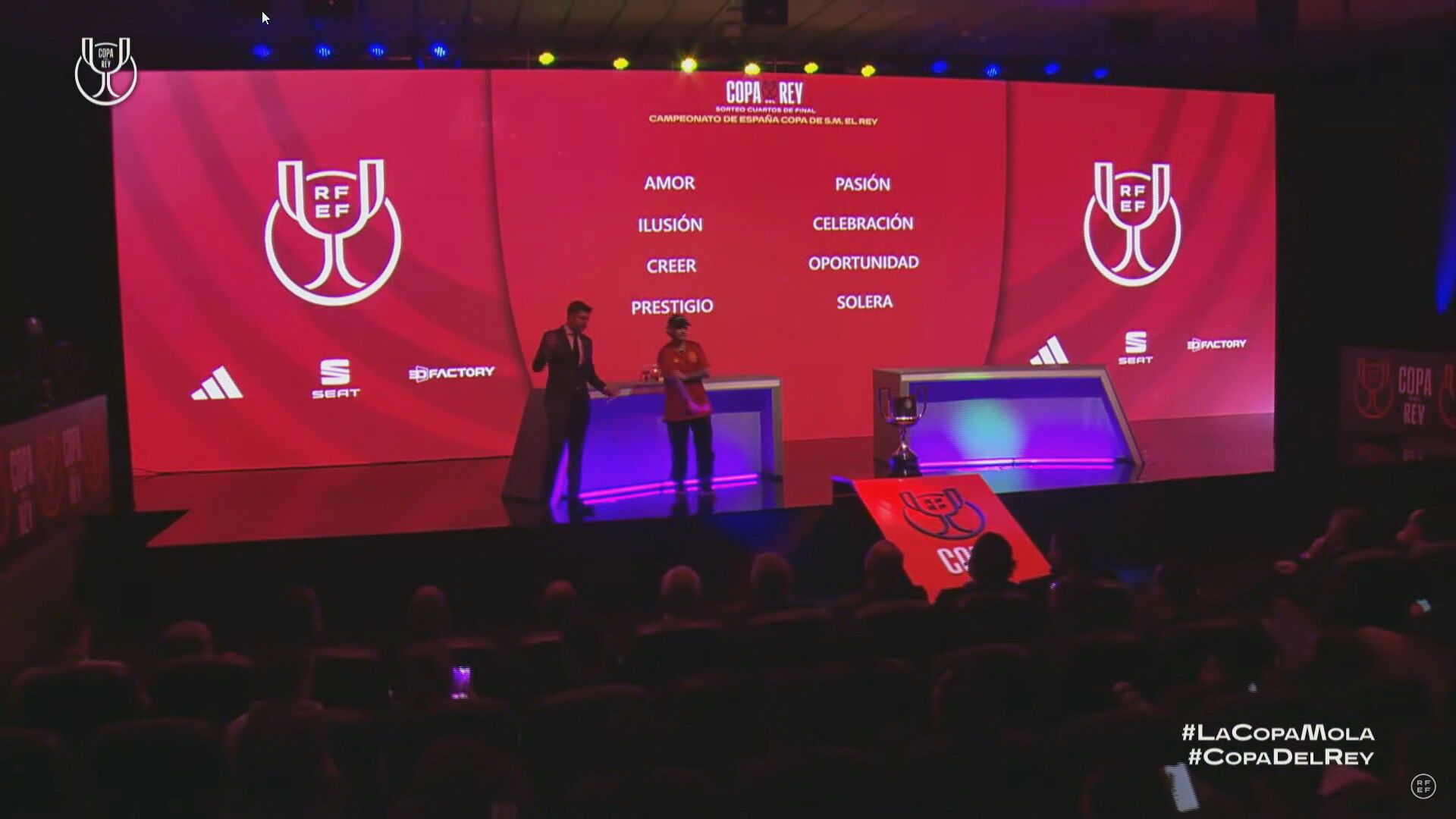  Los presentes dijeron palabras a Blon para que hiciera freestyle.