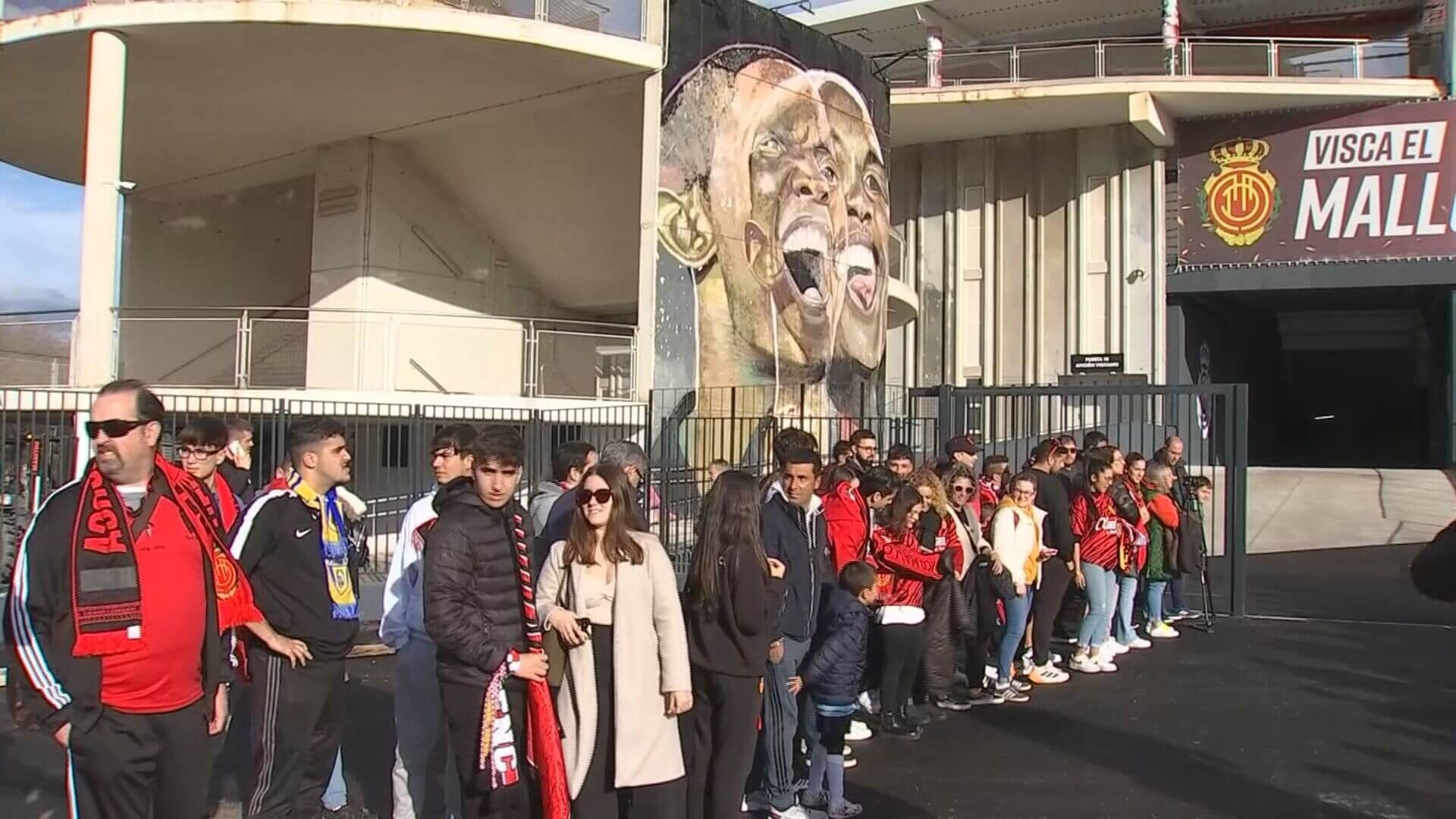  Los seguidores bermellones despiden al Mallorca