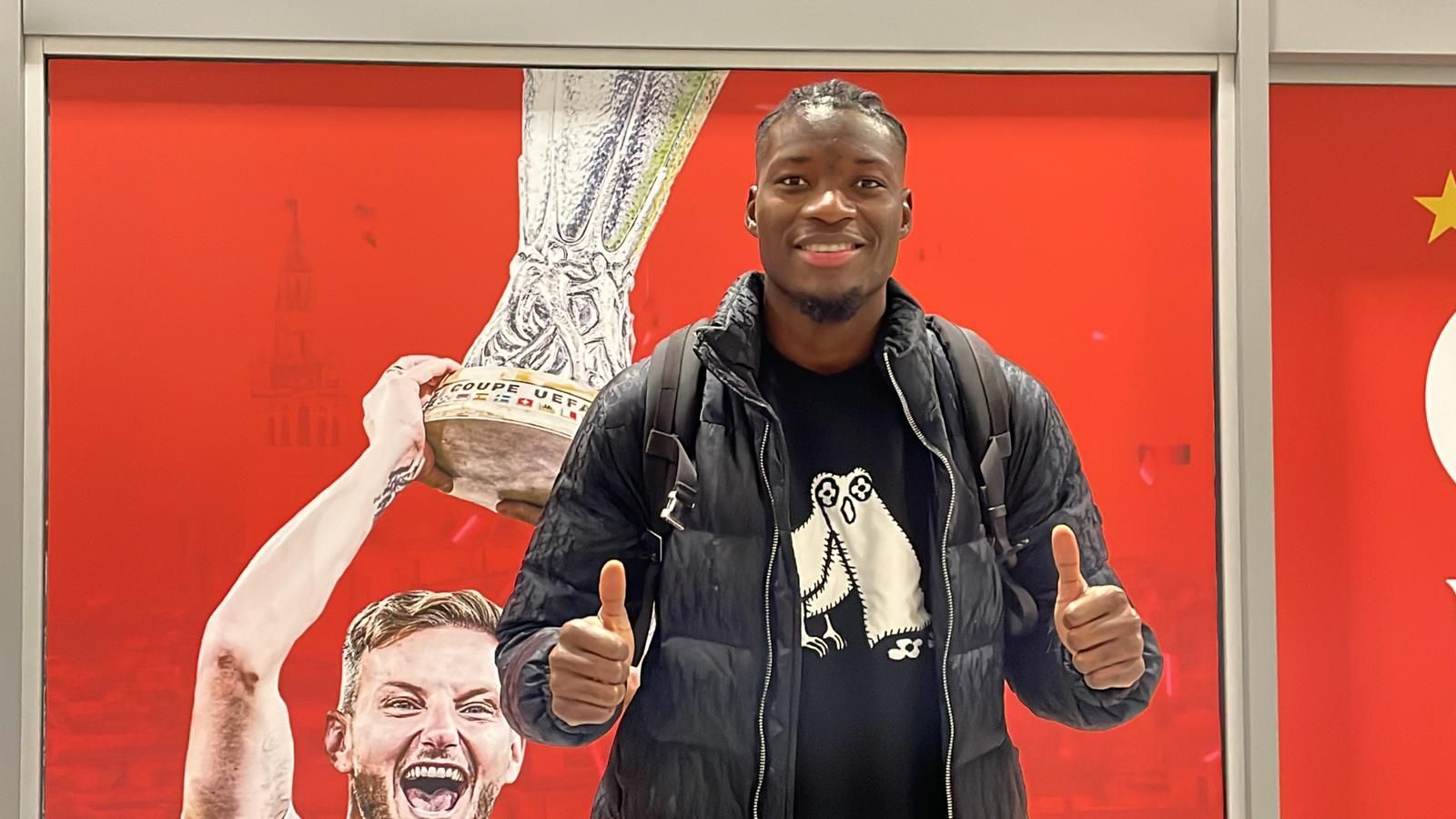 Lucien Agoumé, primer fichaje de invierno, ya está en Sevilla.