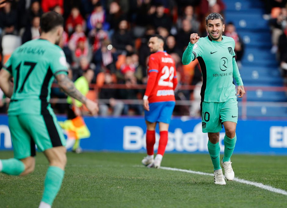 Ángel Correa celebra su gol para el Atlético de Madrid en Lugo.