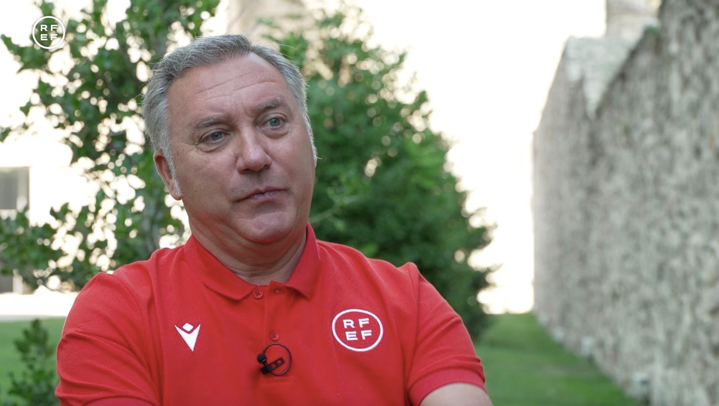  Luis Medina Cantalejo, durante una entrevista con la RFEF.