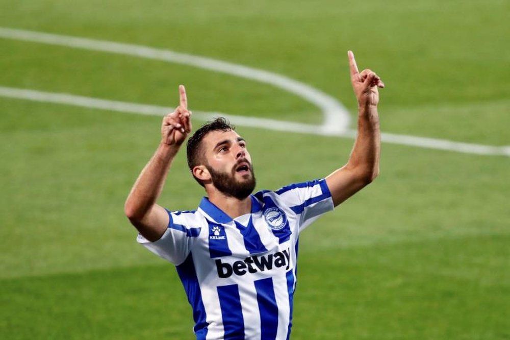 Luis Rioja celebra un gol con el Alavés