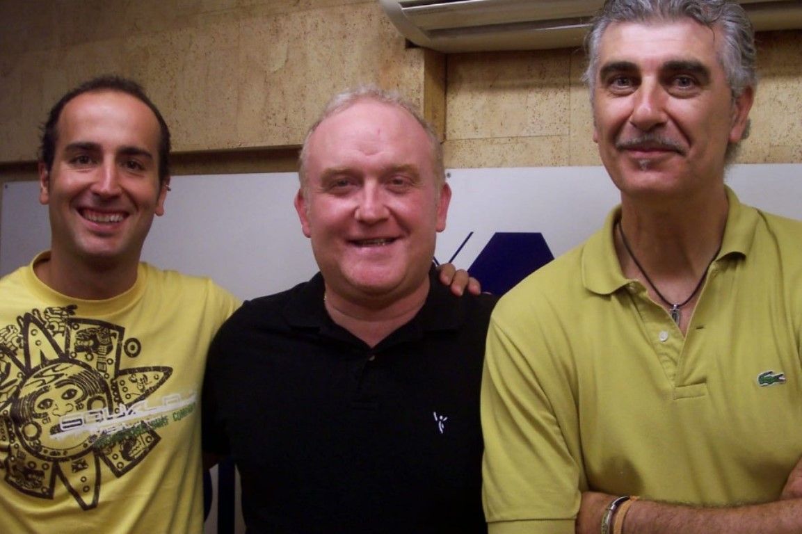 Luisfer García junto a los periodistas Iván Martín y Jose Iragorri.