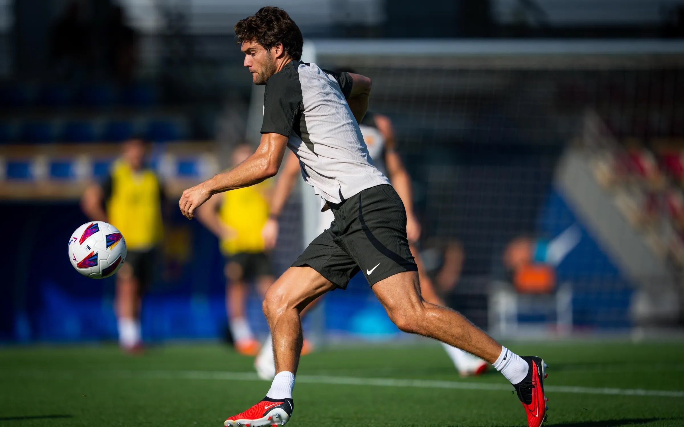 Marcos Alonso, en una sesión del Barcelona.
