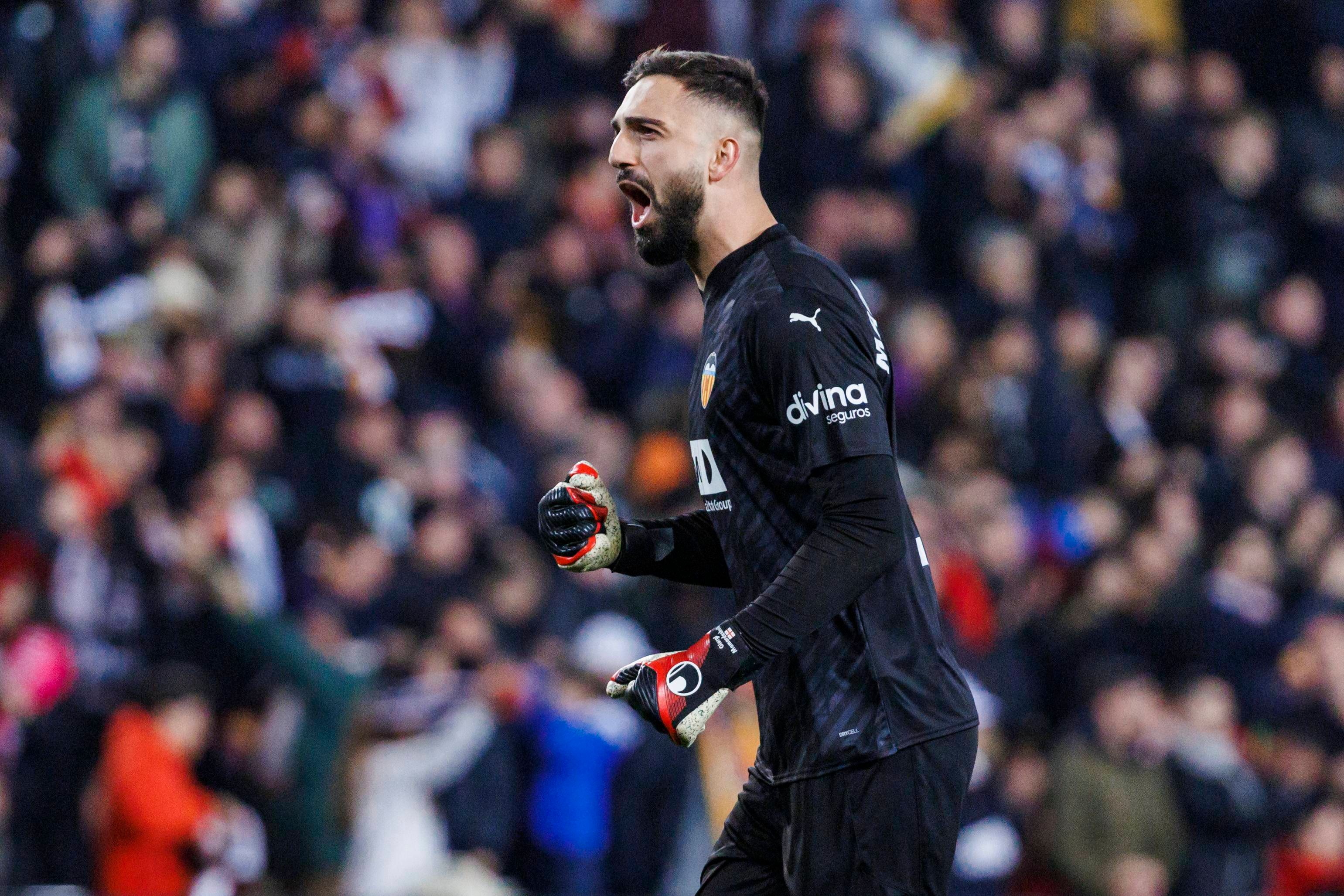  Mamardashvili portero del Valencia en la victoria ante el Rayo.