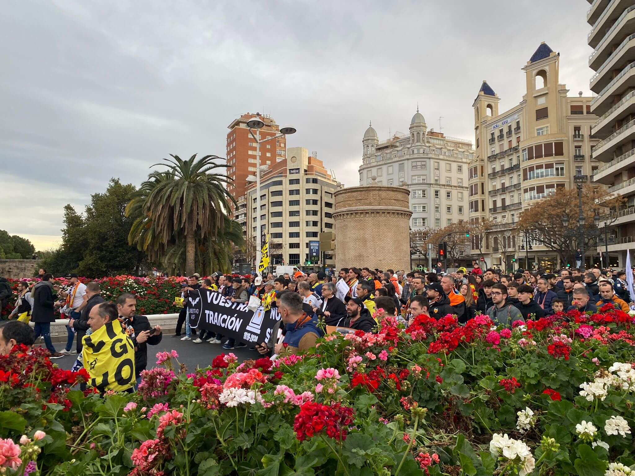 Manifestación contra Peter Lim del 2M.
