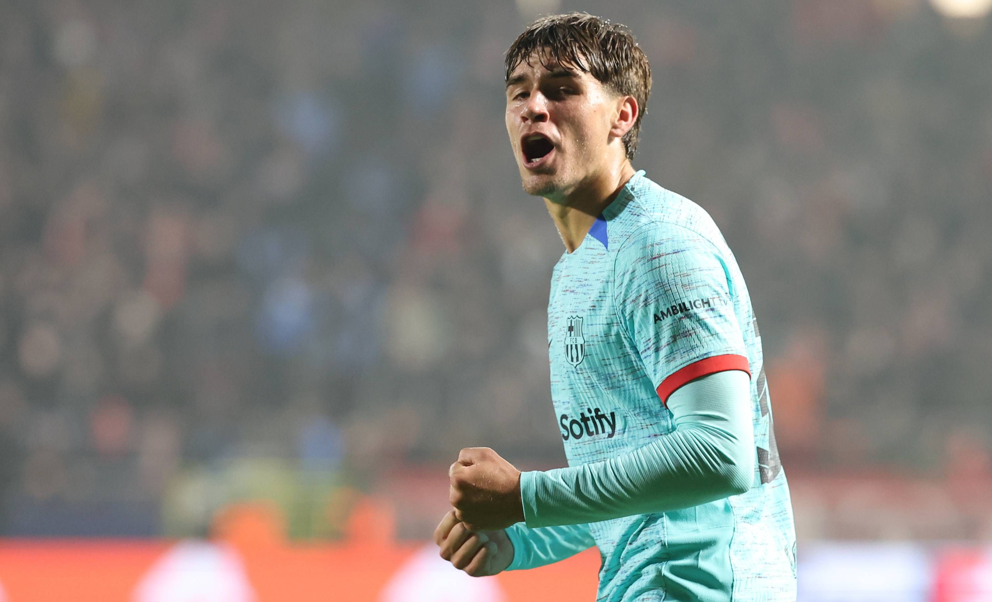 Marc Guiu celebra su gol en el Amberes-Barça (Foto: Cordon Press).