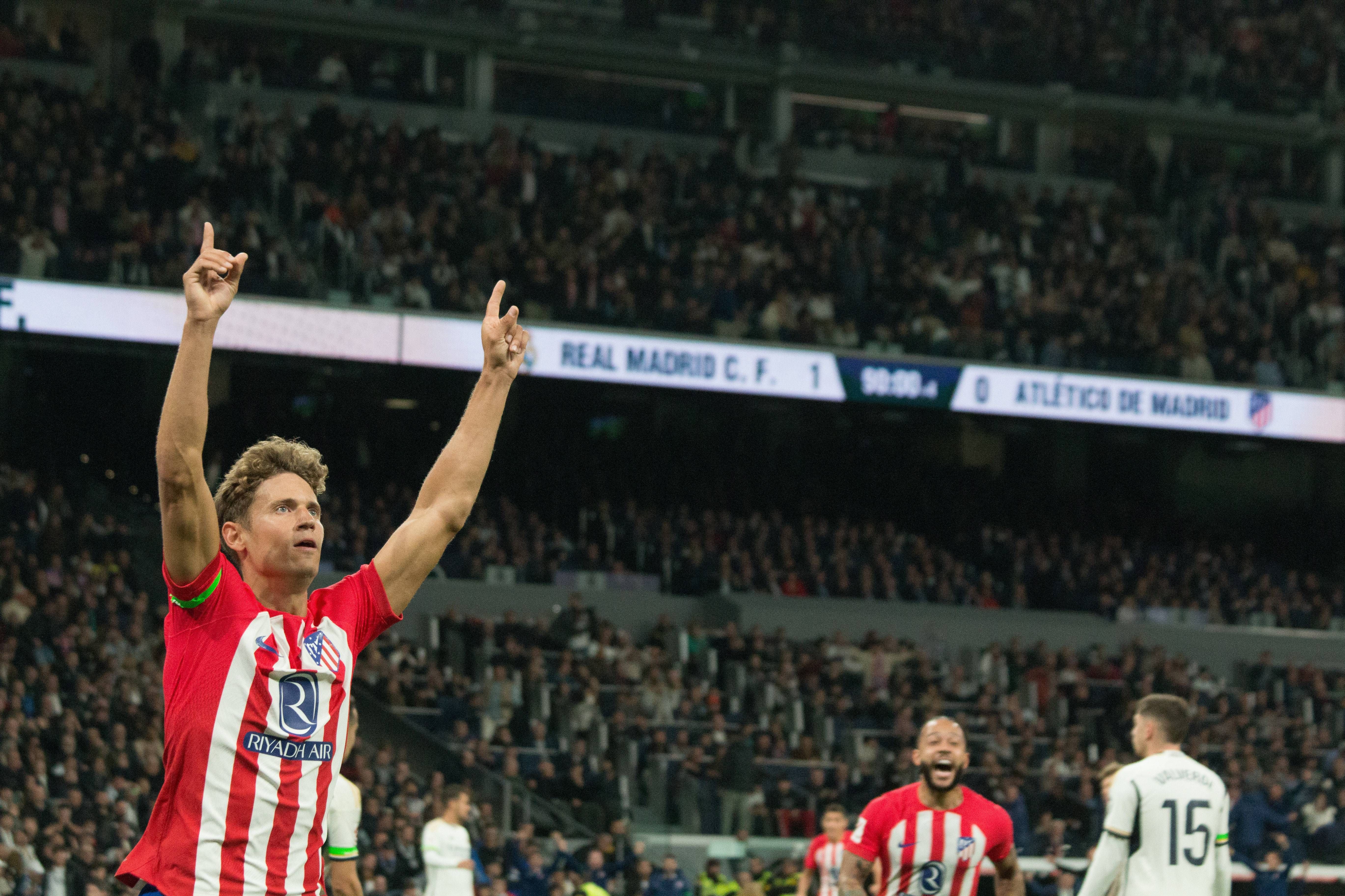 Marcos Llorente celebra su gol en el derbi Real Madrid-Atlético.