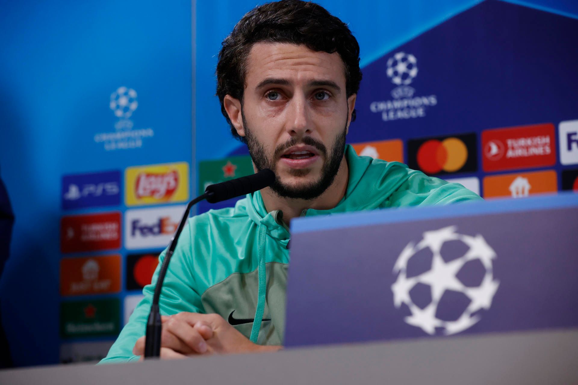 Mario Hermoso, en rueda de prensa con el Atlético de Madrid (FOTO: Cordón Press).