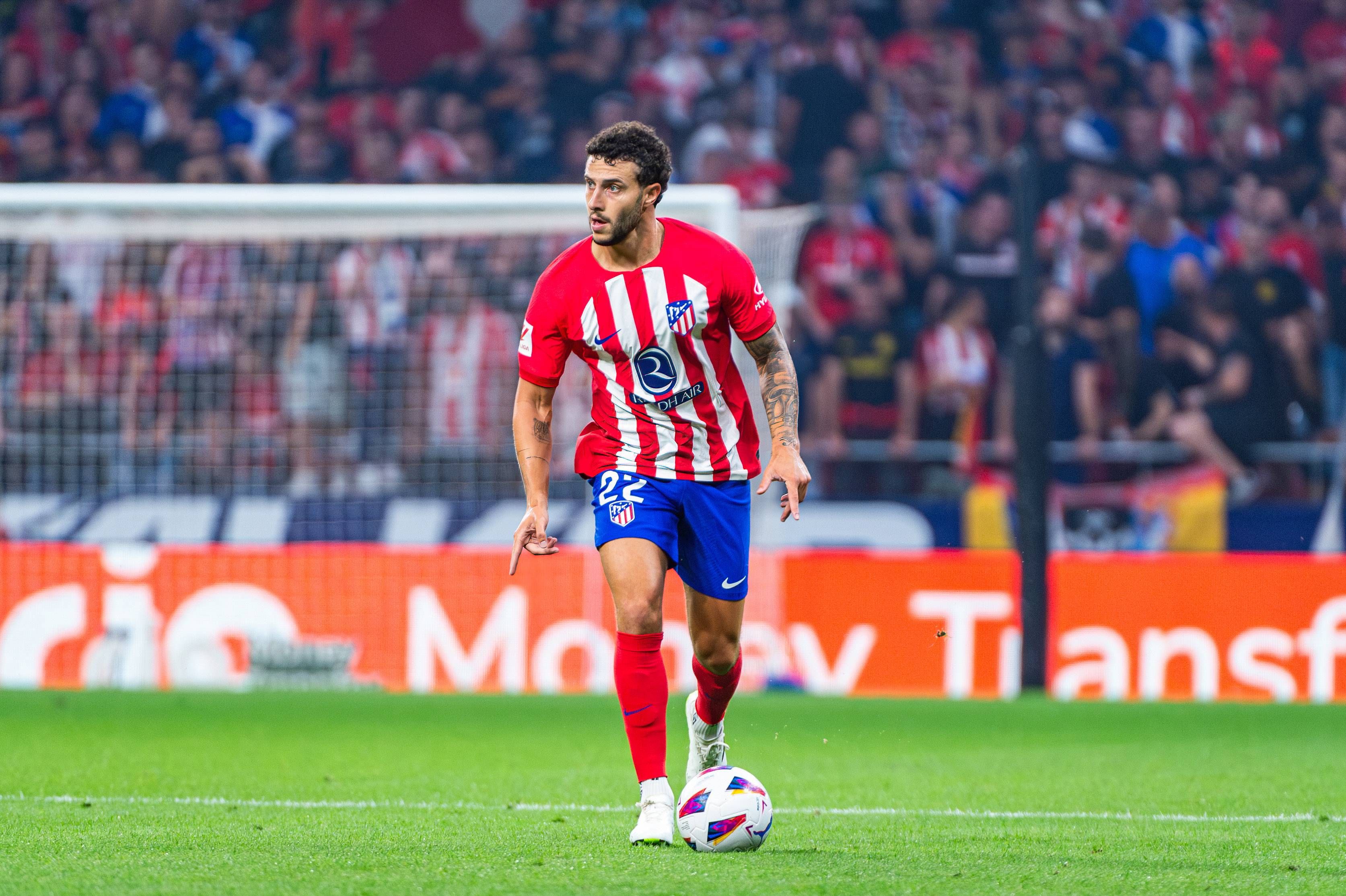 Mario Hermoso jugando un partido con el Atlético.