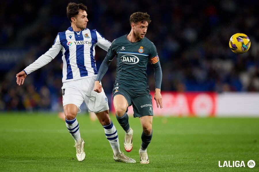 Martin Zubimendi en un lance del Real Sociedad -Espanyol.